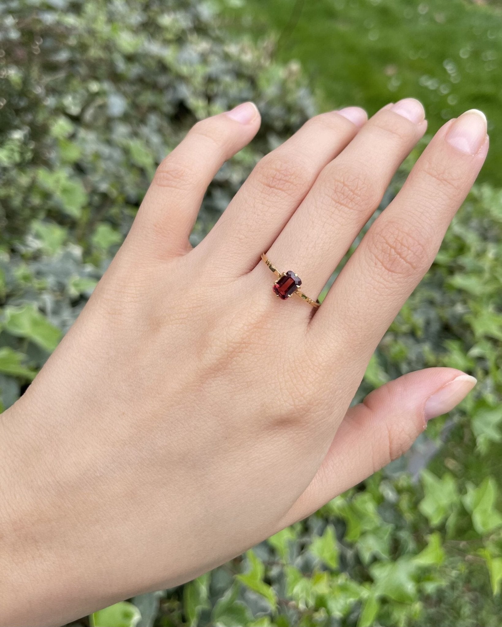 Bague Solitaire Grenat "Octavia" - Elliade Paris