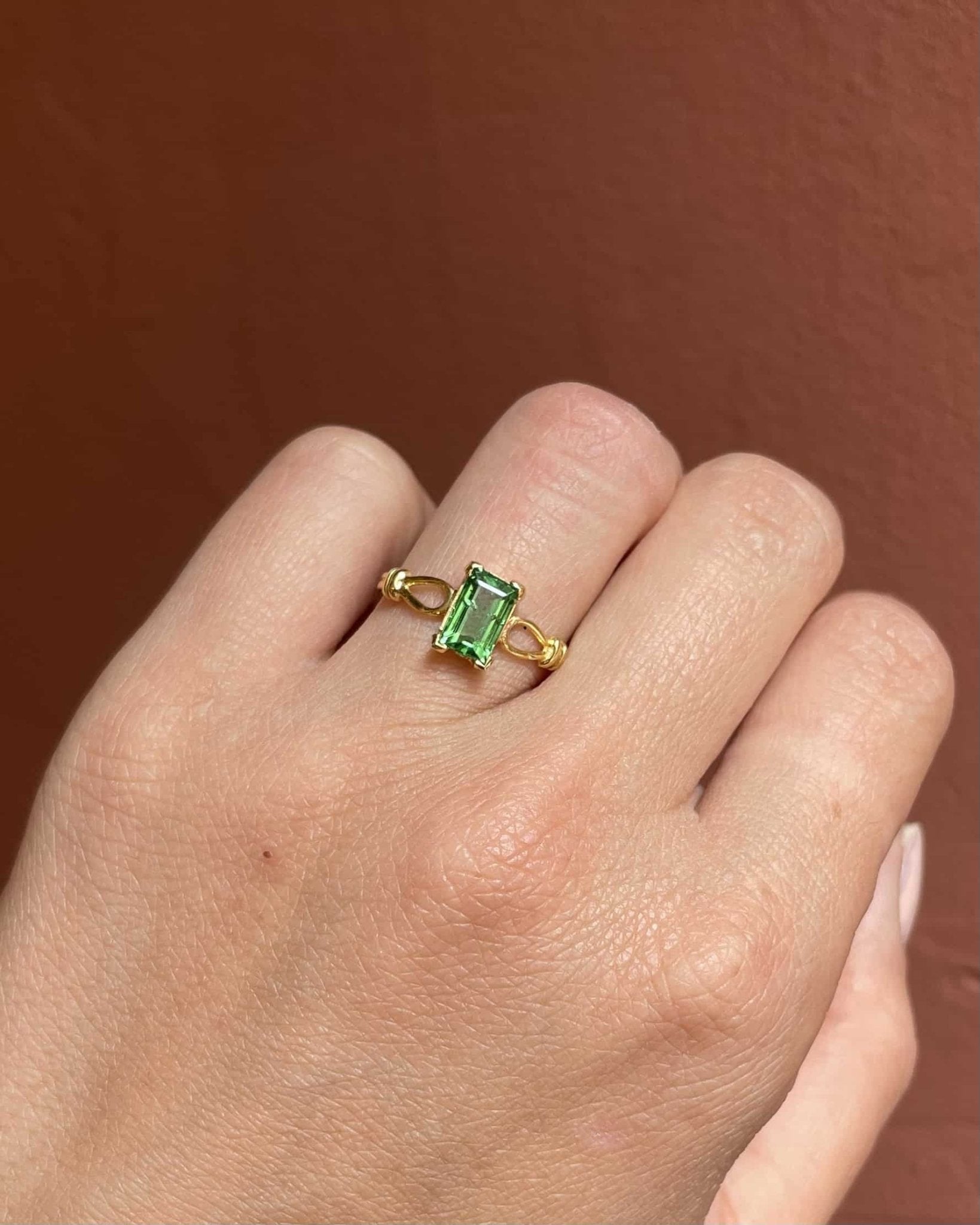 Bague Solitaire Grenat Tsavorite 0.70 Carat "Néva" - Elliade Paris