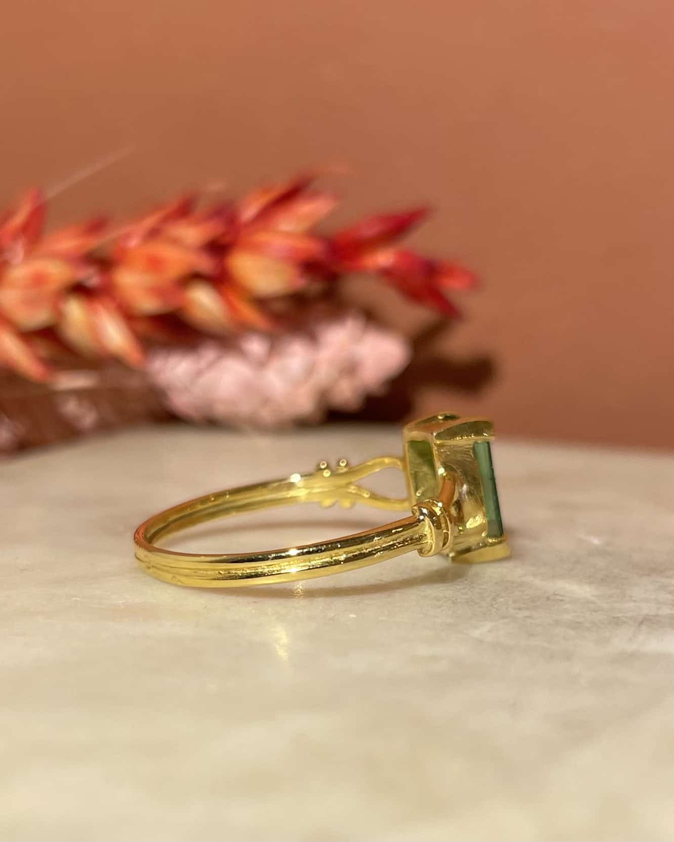 Bague Solitaire Grenat Tsavorite 0.70 Carat "Néva" - Elliade Paris