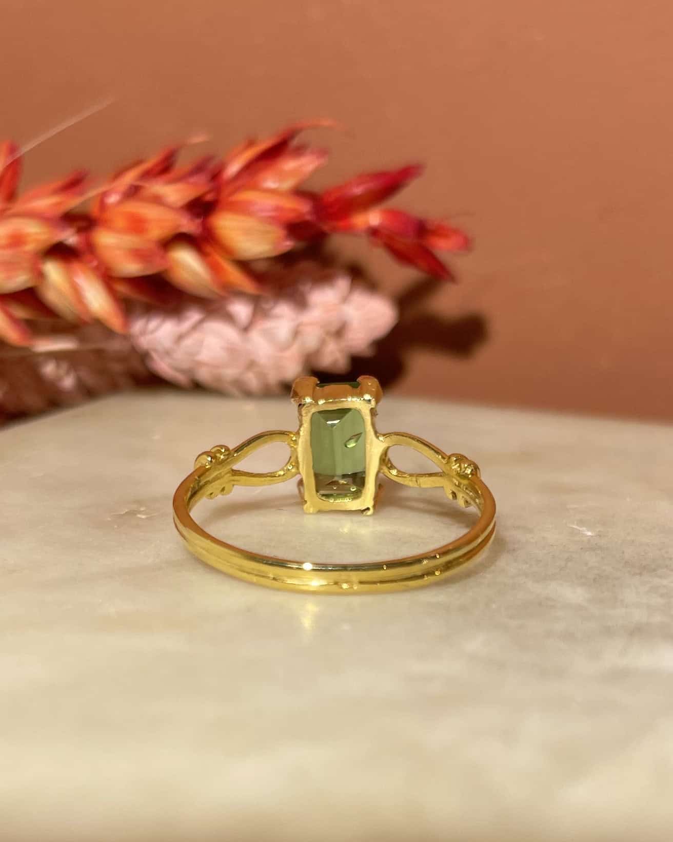 Bague Solitaire Grenat Tsavorite 0.70 Carat "Néva" - Elliade Paris