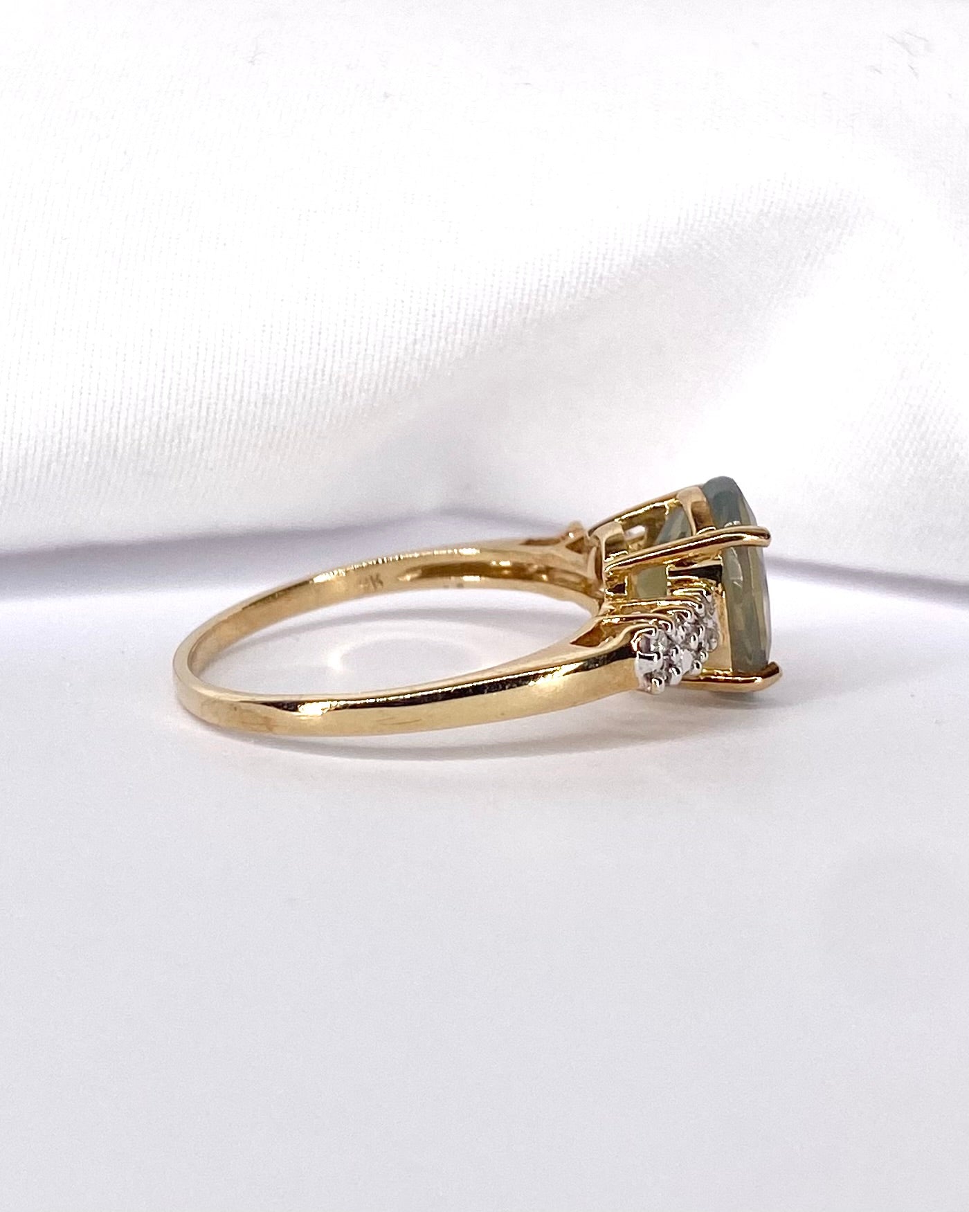 Bague Solitaire Opale Facettée 1.54 carat & 8 Diamants "Anastasia" - Elliade Paris