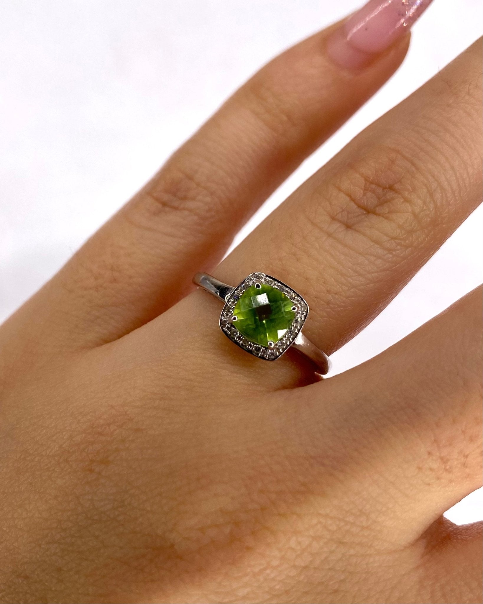 Bague Solitaire Péridot 1.30 carat & 16 Diamants "Magdalena" - Elliade Paris