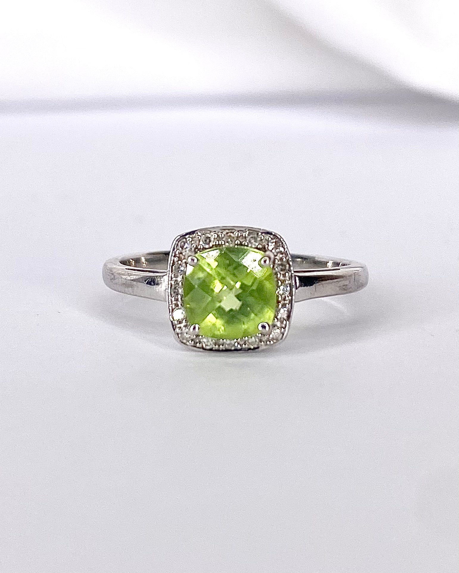 Bague Solitaire Péridot 1.30 carat & 16 Diamants "Magdalena" - Elliade Paris
