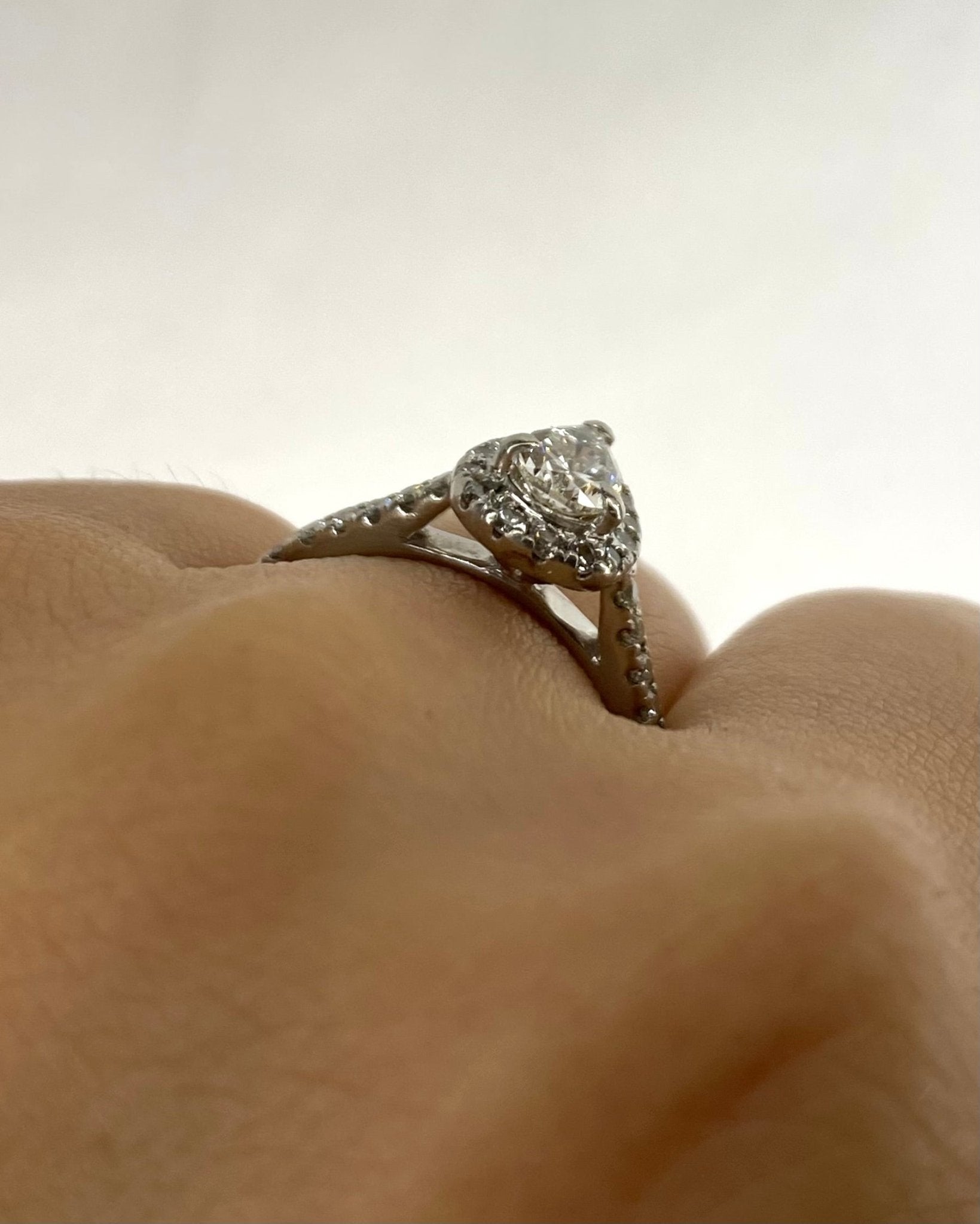 Bague Solitaire Poire Diamants 1.03 carat "Noëmie" - Elliade Paris