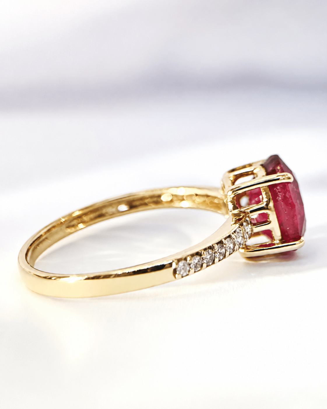 Bague Solitaire Rubis 2.78 carats & Diamants "Télma" - Elliade Paris