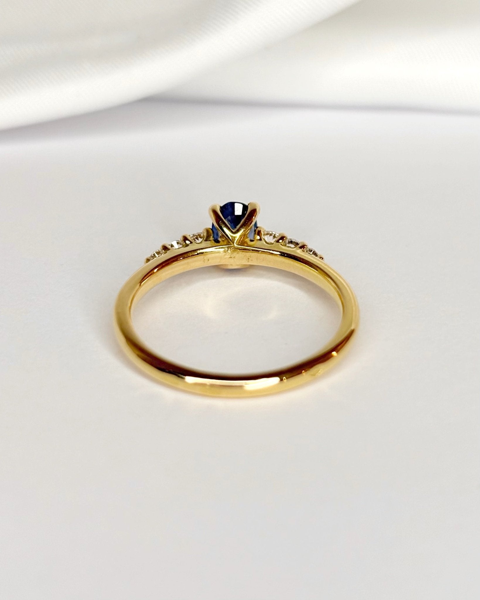 Bague Solitaire Saphir 0.55 carat & Diamants "Sofia" - Elliade Paris