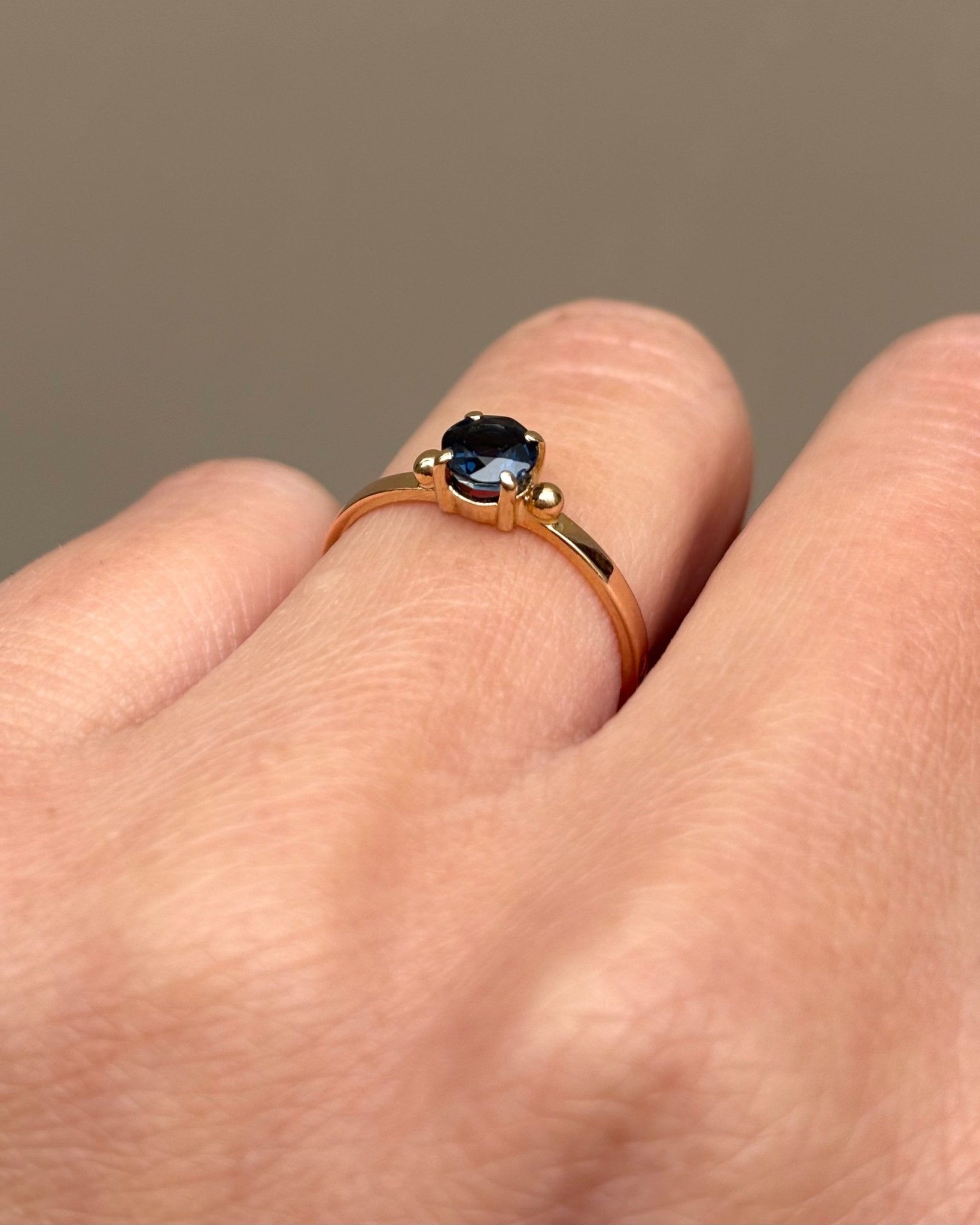 Bague Solitaire Saphir 0.55 carat "Emna" - Elliade Paris