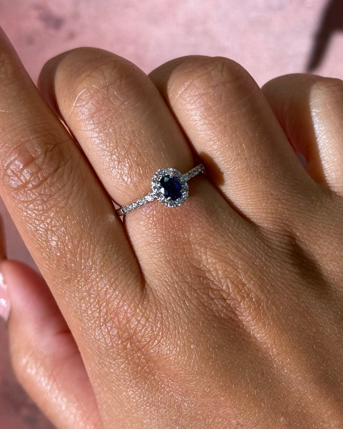 Bague Solitaire Saphir 0.61 carat & Diamants 0.22 carat "Edwige" - Elliade Paris