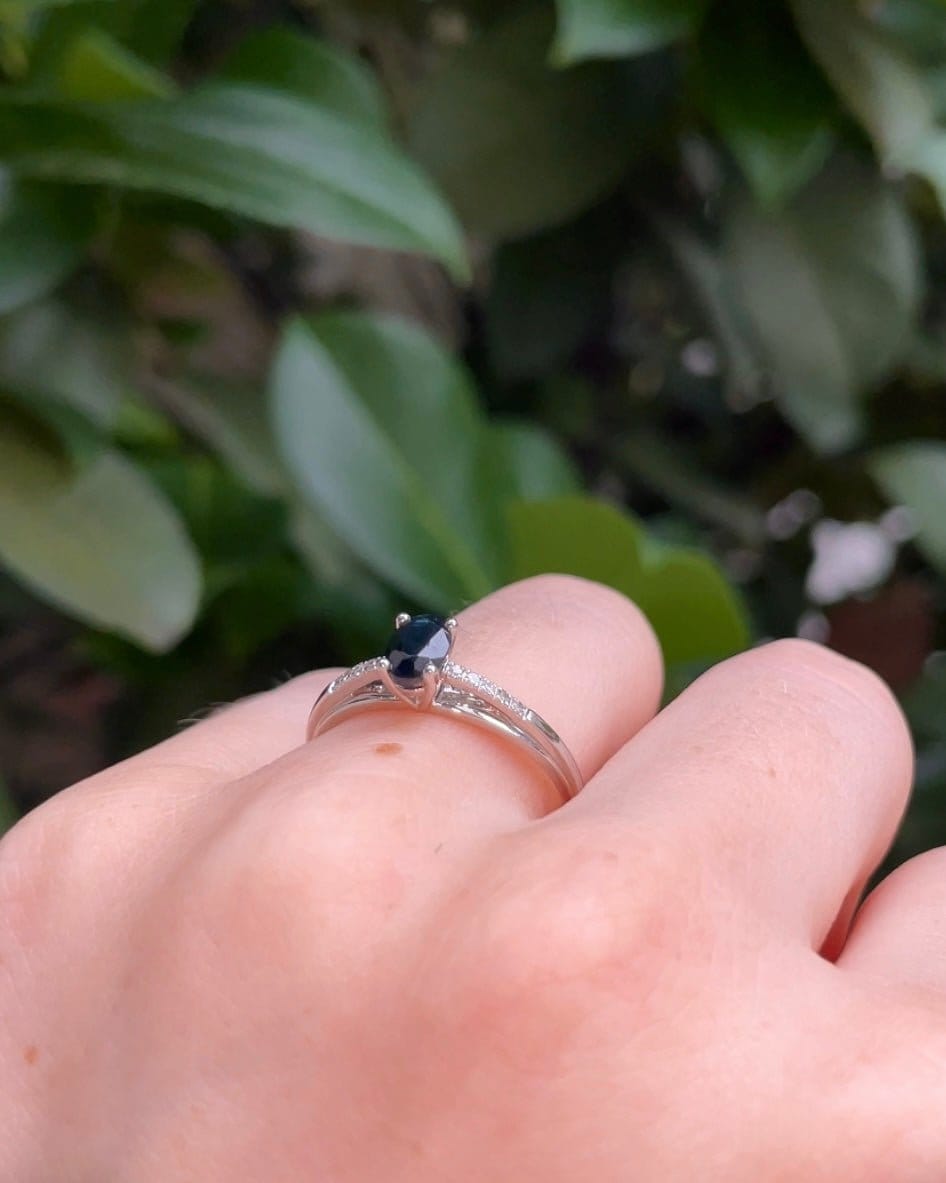 Bague Solitaire Saphir 0.65 carat & Diamants "Oxa" - Elliade Paris