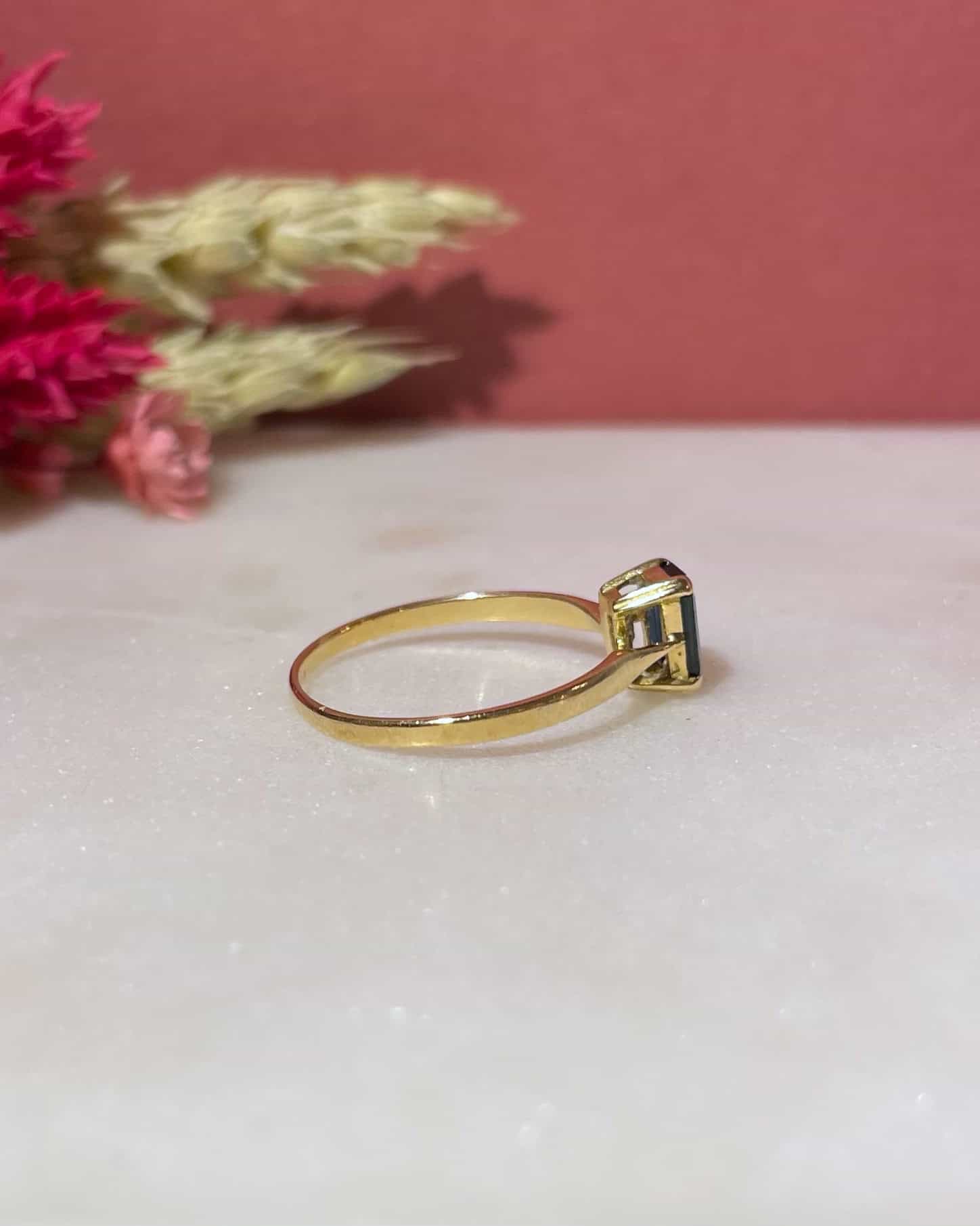 Bague Solitaire Saphir 0.65 Carat "Théoline" - Elliade Paris