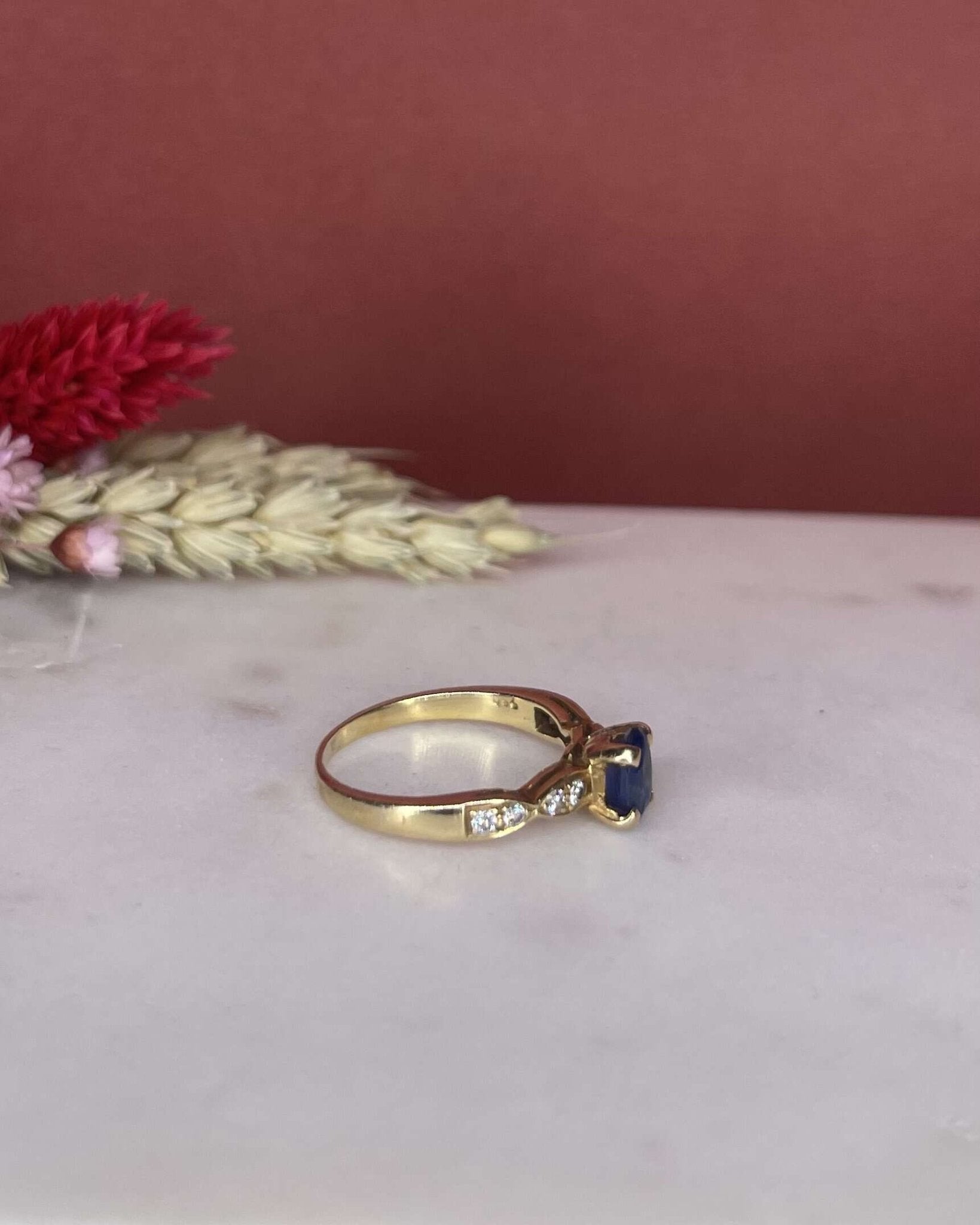 Bague Solitaire Saphir 1.10 carat & Diamants "Lorena" - Elliade Paris