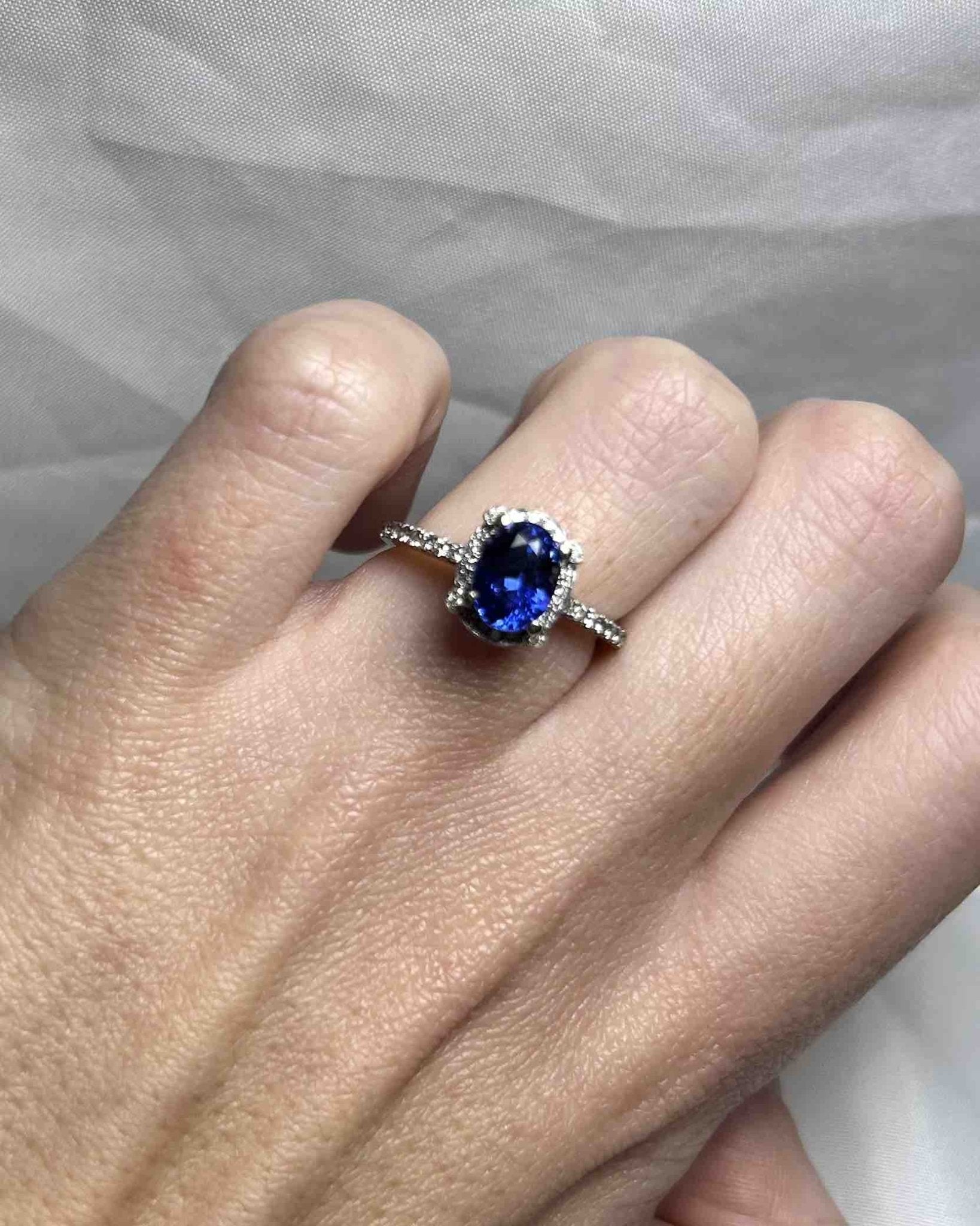 Bague Solitaire Saphir 1.56 carat & 52 Diamants "Sabine" - Elliade Paris