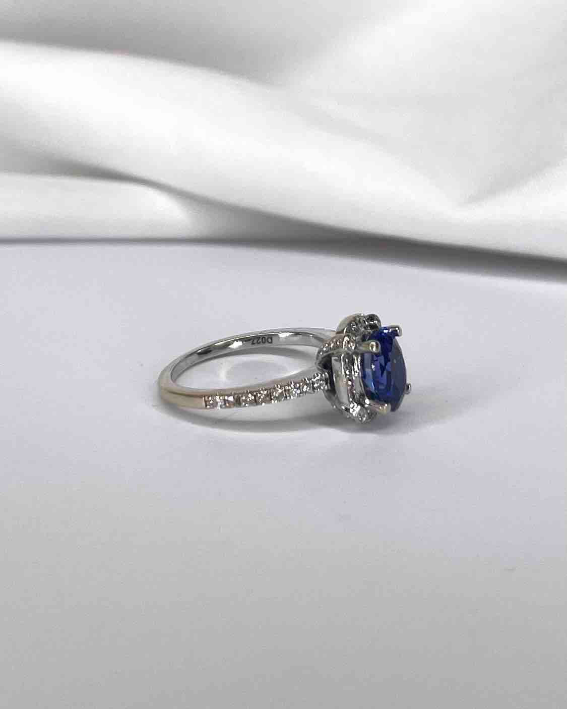Bague Solitaire Saphir 1.56 carat & 52 Diamants "Sabine" - Elliade Paris