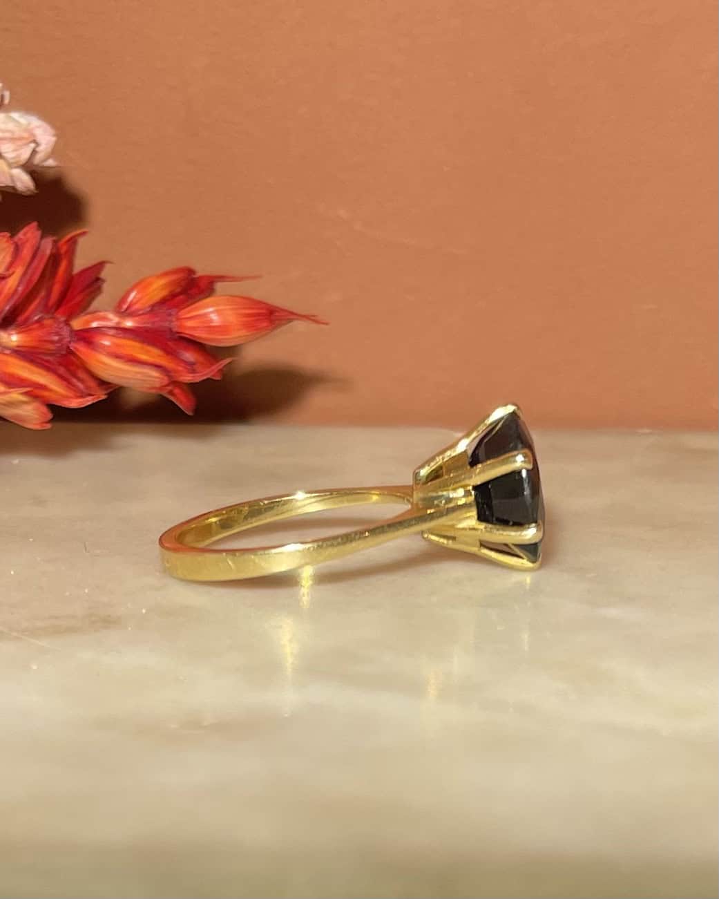 Bague Solitaire Saphir 5.60 Carats "Pamela" - Elliade Paris
