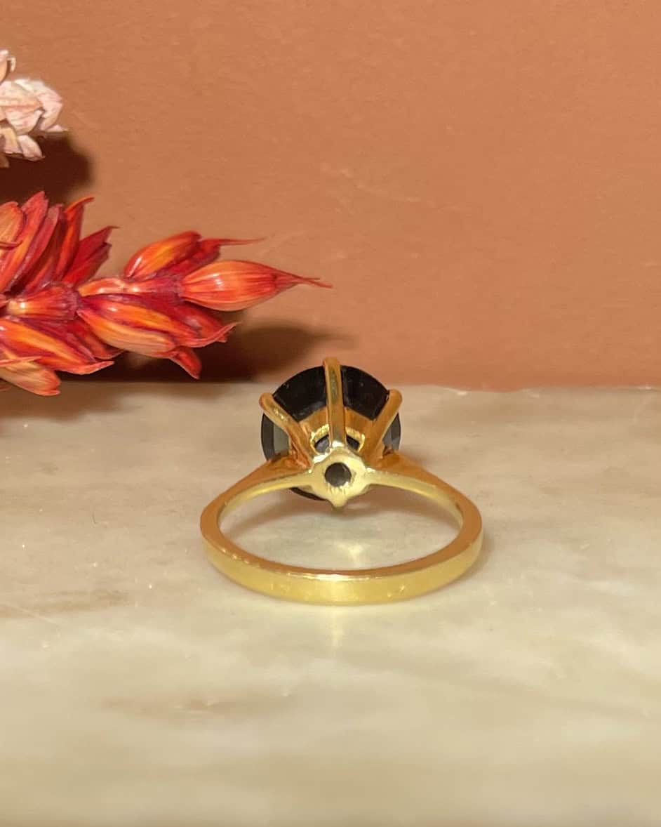 Bague Solitaire Saphir 5.60 Carats "Pamela" - Elliade Paris