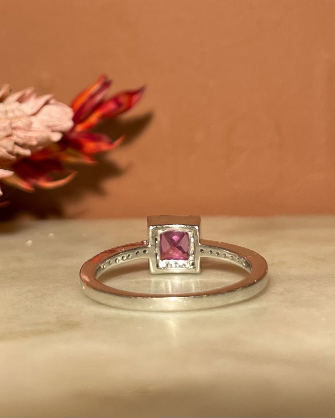 Bague Solitaire Saphir Rose 0.30 carat & 26 Diamants "Naomi"