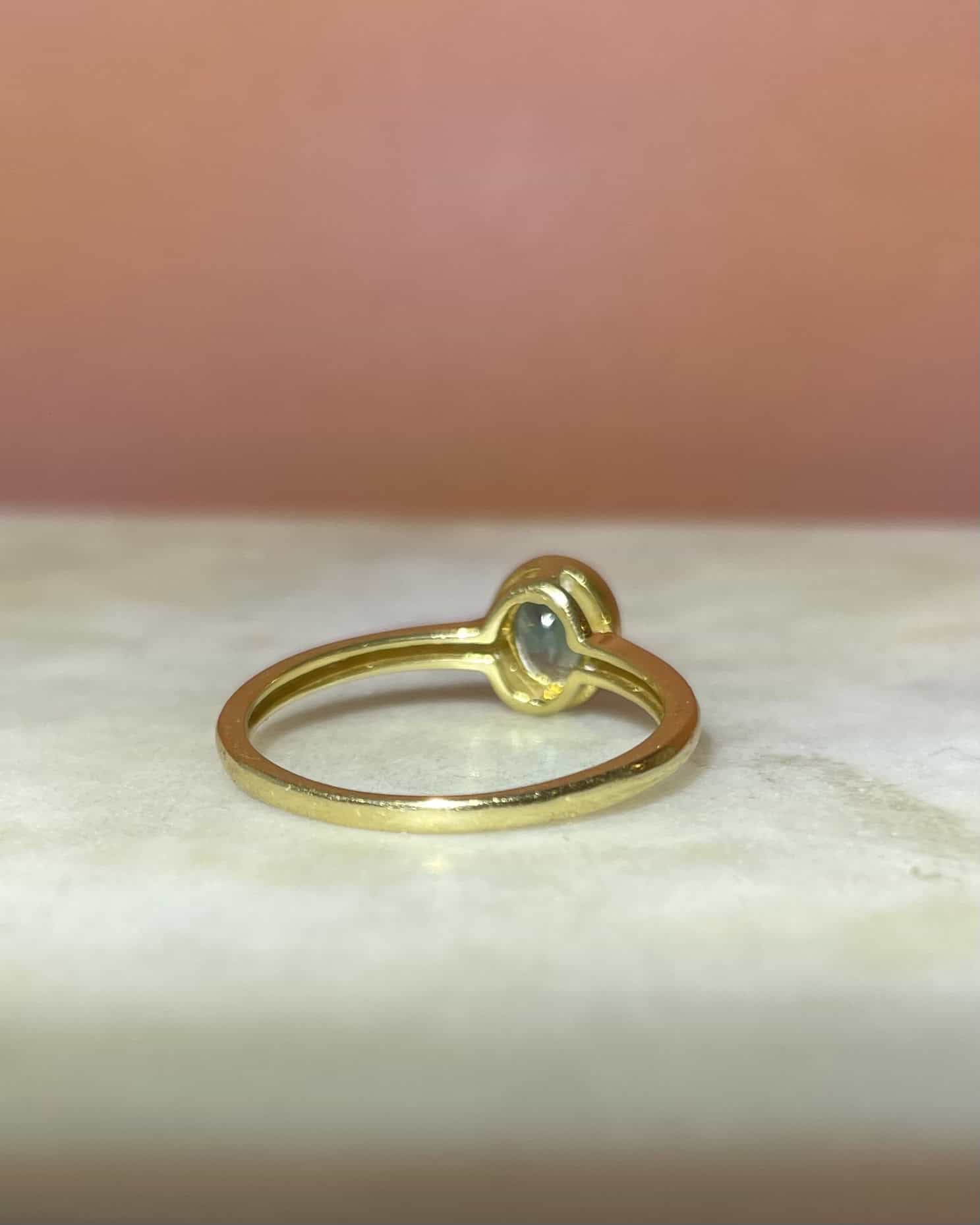 Bague Solitaire Saphir Vert 0.40 Carat " Mayana" - Elliade Paris