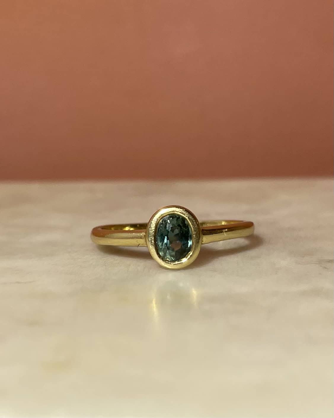Bague Solitaire Saphir Vert 0.40 Carat " Mayana" - Elliade Paris
