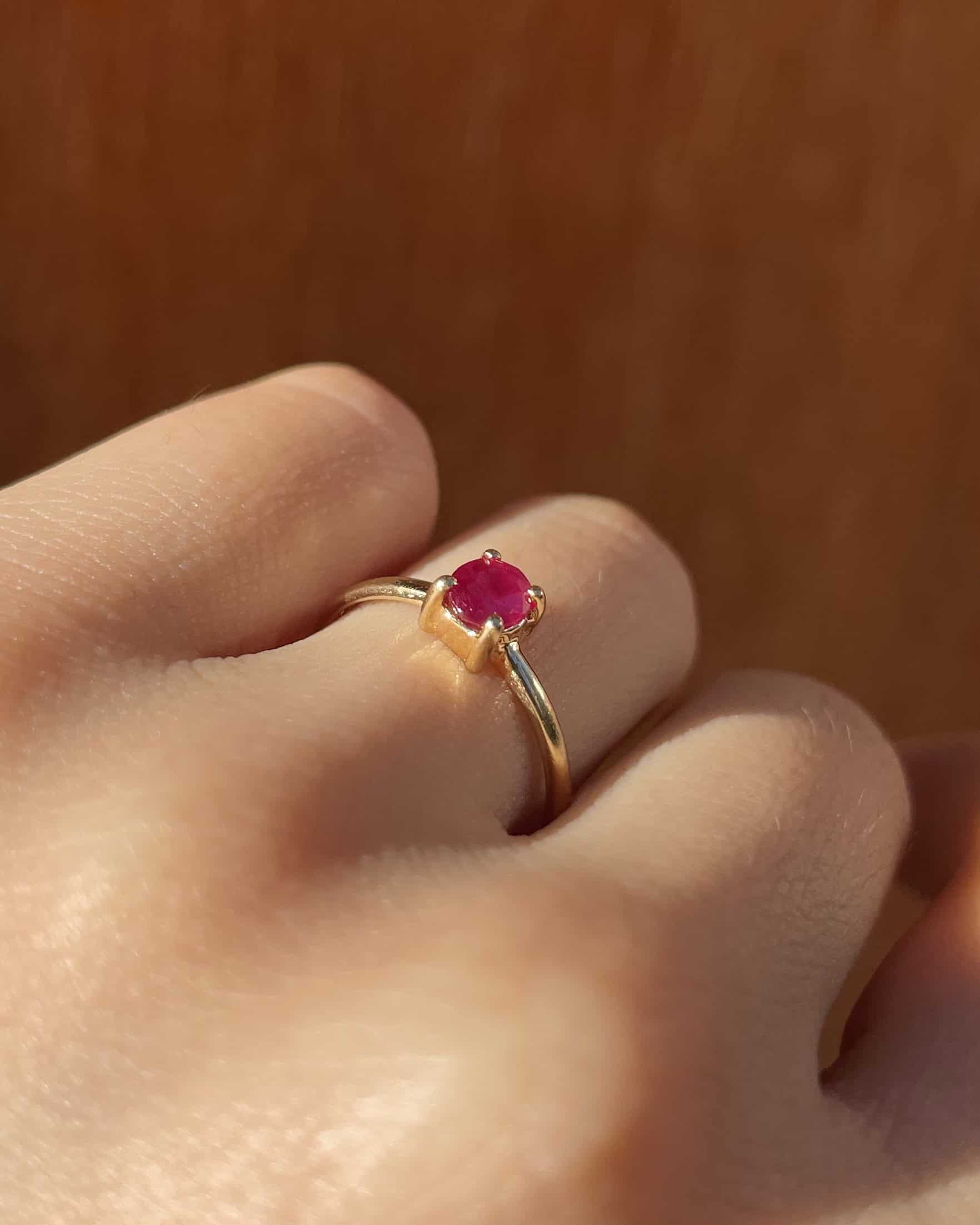 Bague Solitaire Rubis 0.40 carat "Joelia" - Elliade Paris