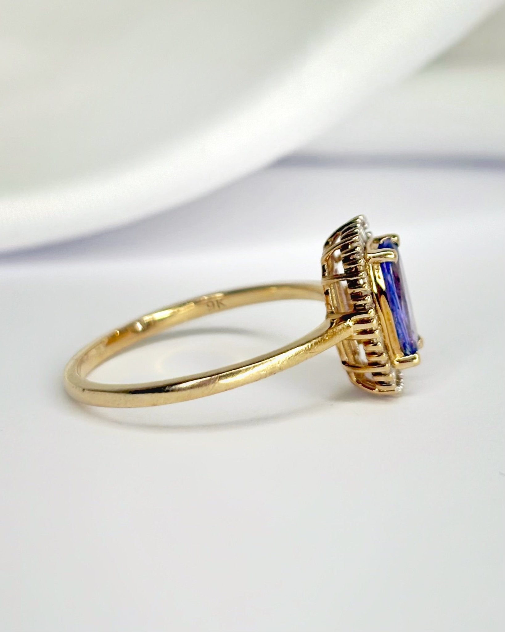 Bague Solitaire Tanzanite 1.13 carat & Diamants 0.35 carat "Violetta" - Elliade Paris