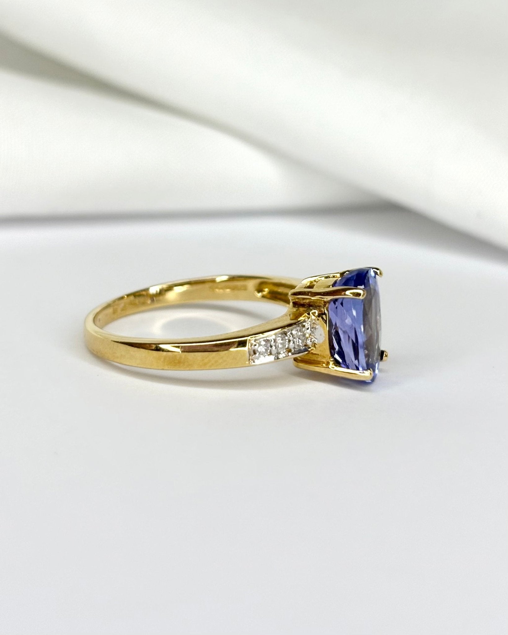 Bague Solitaire Tanzanite 2 carats & 6 Diamants "Aïna" - Elliade Paris