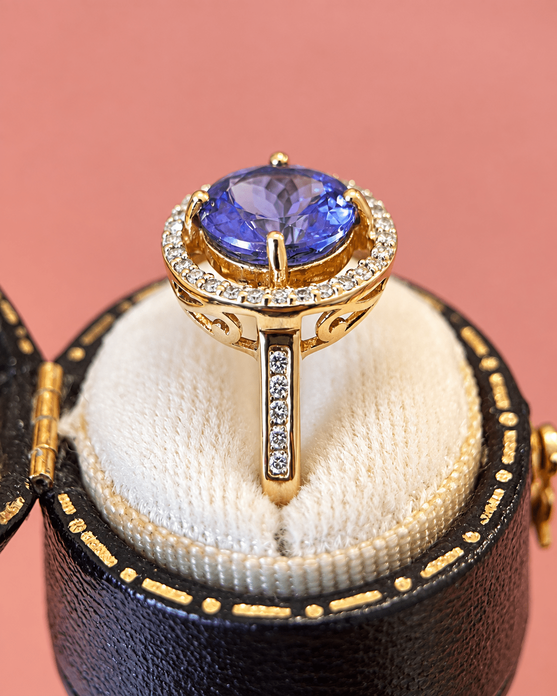 Bague Solitaire Tanzanite 2.30 carats & Diamants 0.40 carat 4,59g "Iliana" - Elliade Paris