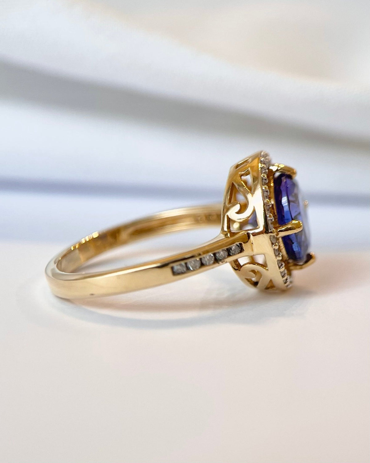 Bague Solitaire Tanzanite 2.30 carats & Diamants 0.40 carat 4,59g "Iliana" - Elliade Paris