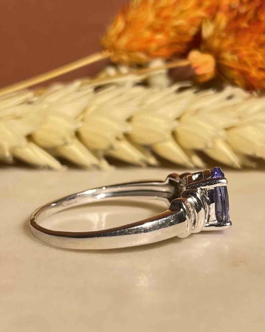 Bague Solitaire Tanzanite & Diamants "Galia" - Elliade Paris
