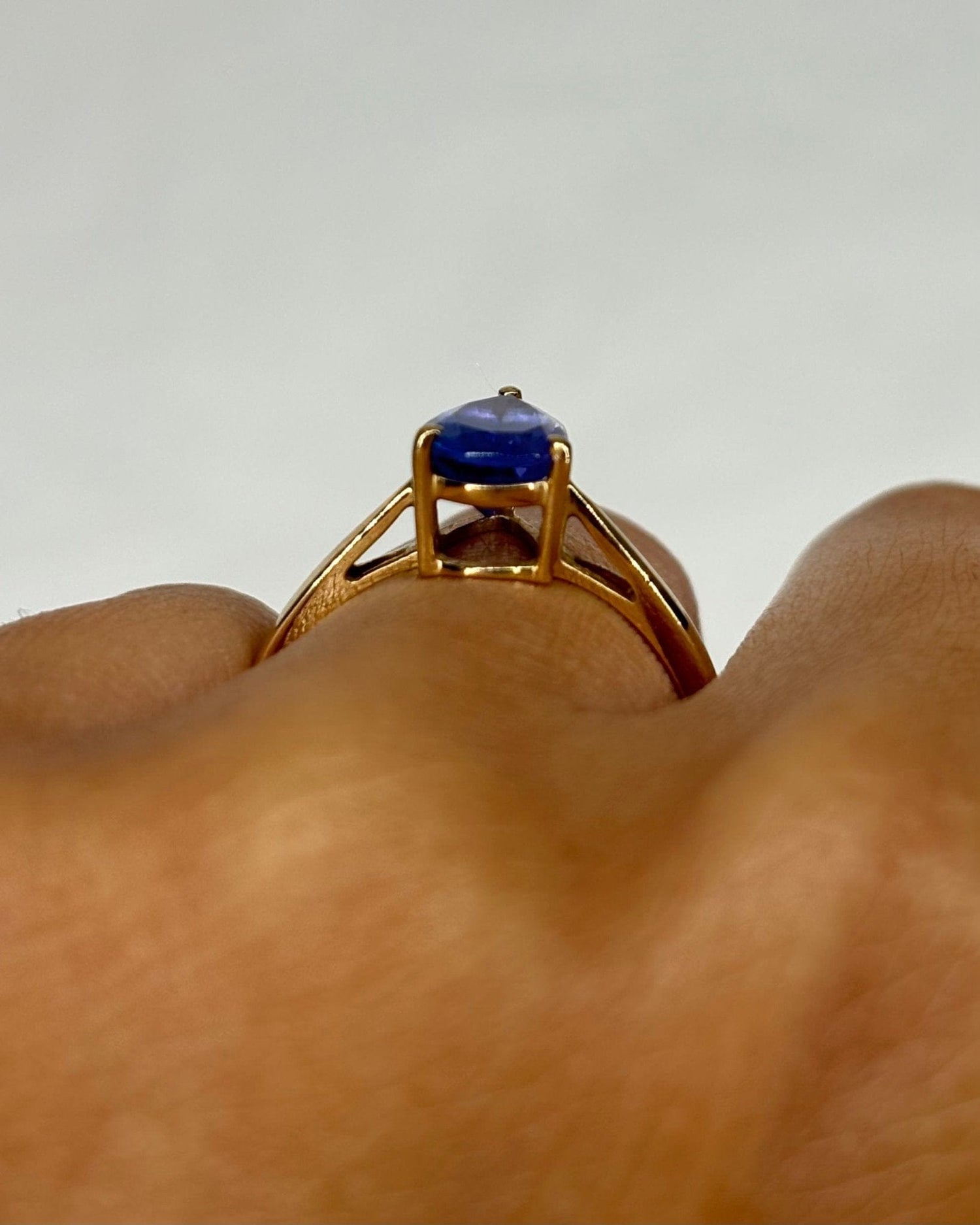Bague Solitaire Tanzanite Poire 1.32 carat "Roxanne" - Elliade Paris
