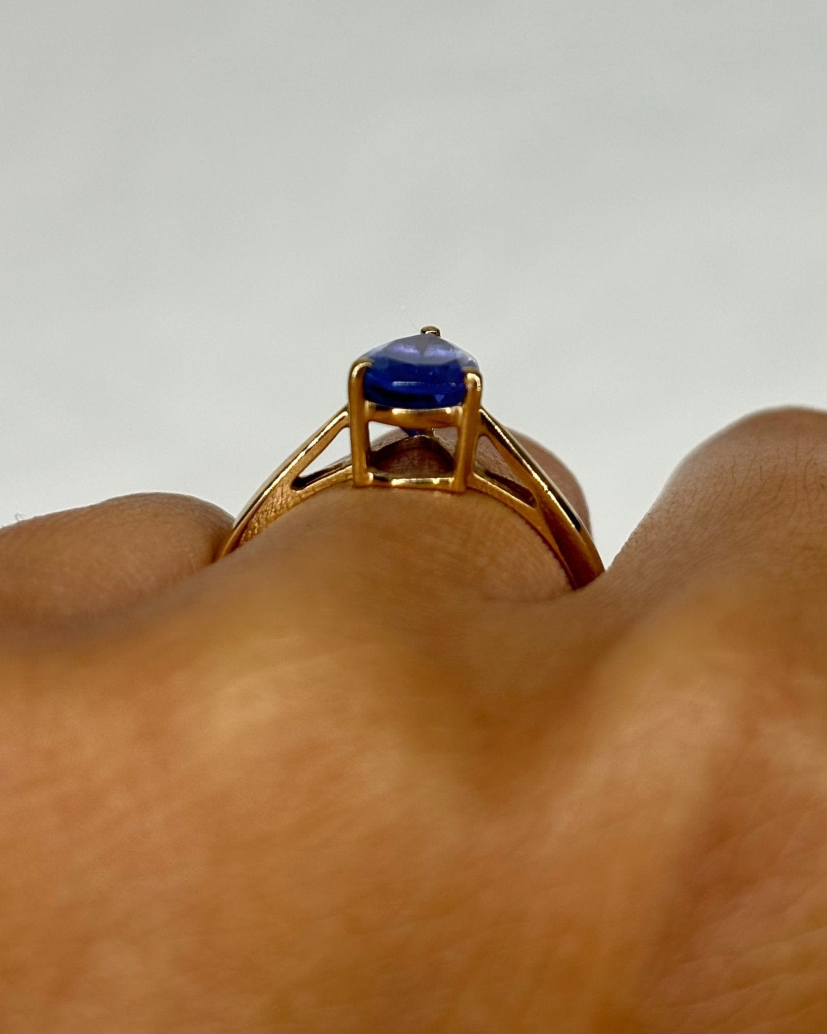 Bague Solitaire Tanzanite Poire 1.32 carat "Roxanne" - Elliade Paris