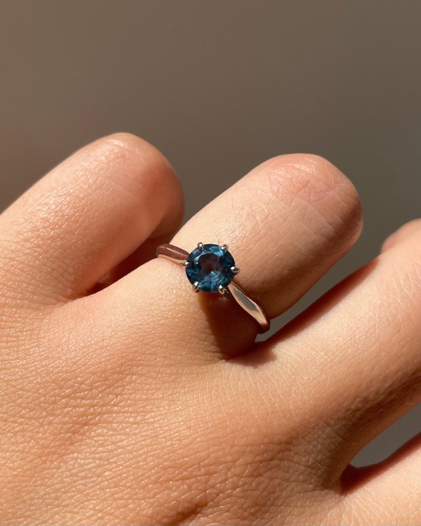 Bague Solitaire Topaze 1 carat "Indra" - Elliade Paris