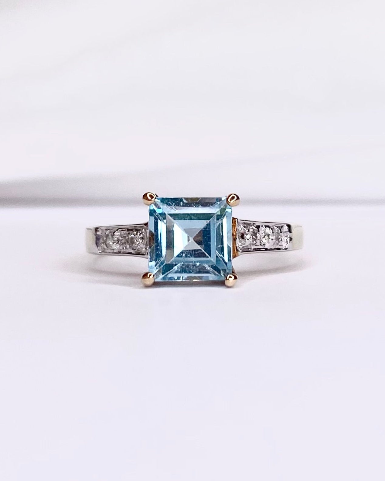 Bague Solitaire Topaze 1.40 carat & Diamants "Asma" - Elliade Paris