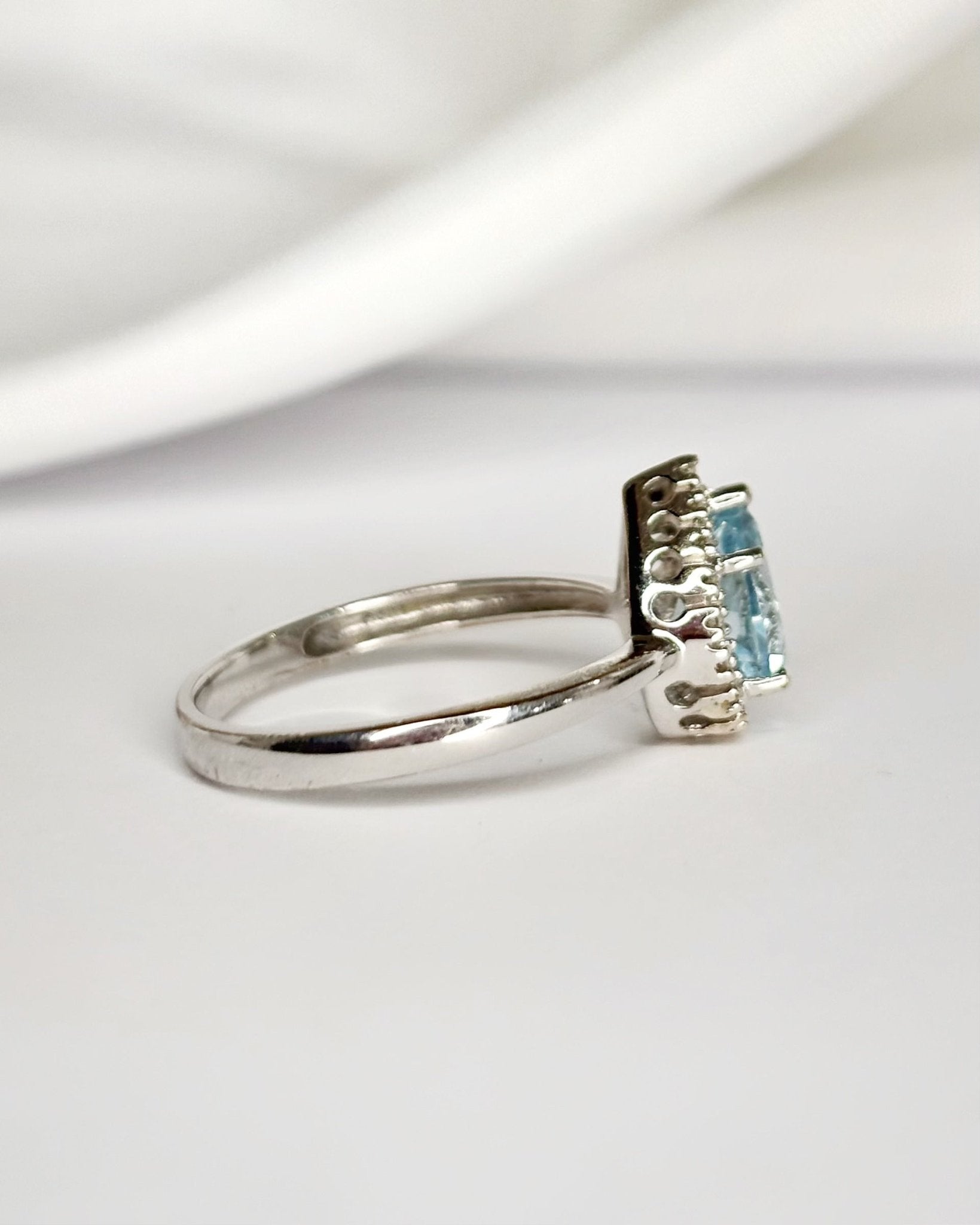 Bague Solitaire Topaze 1.50 carat & Diamants "Romy" - Elliade Paris