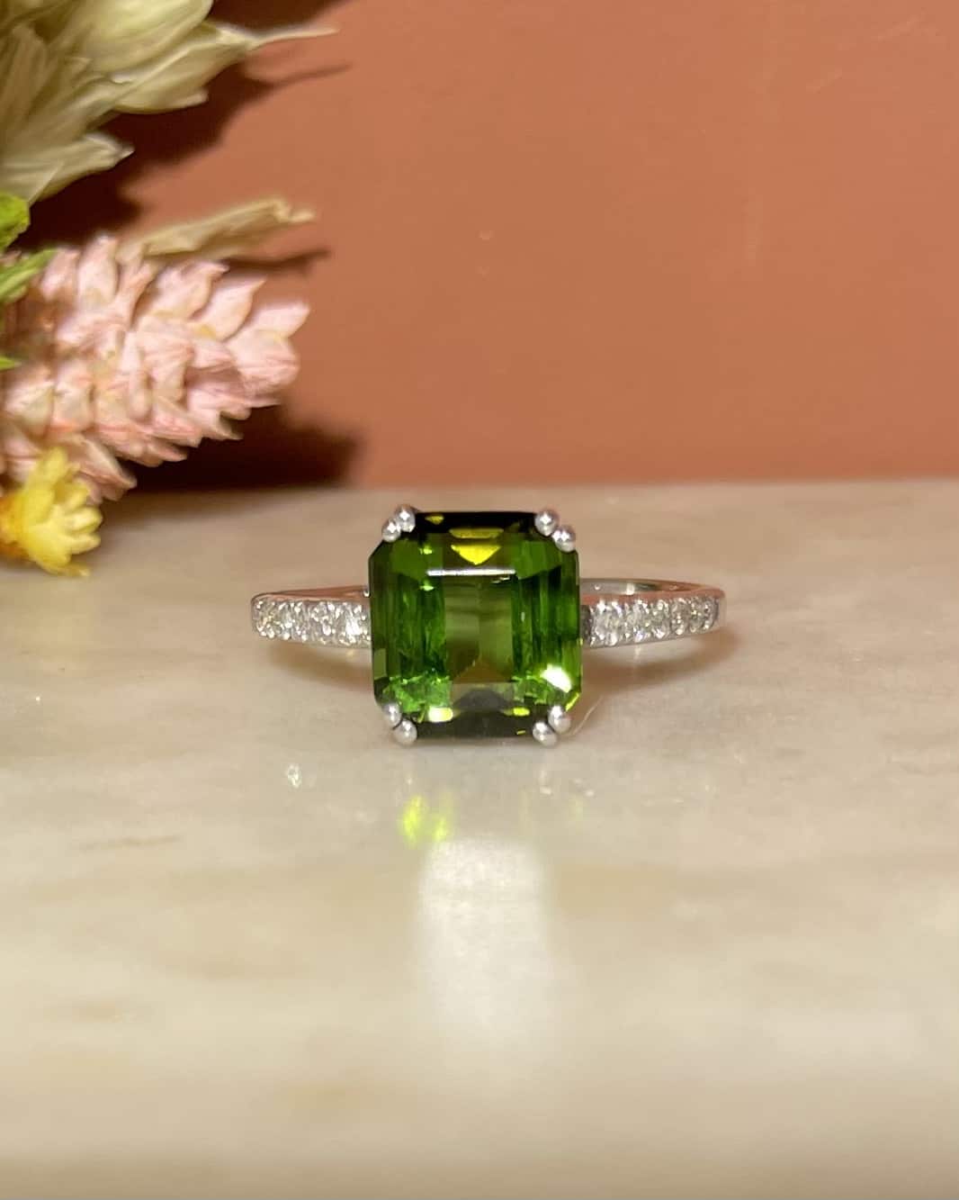 Bague Solitaire Tourmaline 2.50 carats & Diamants "Solara" - Elliade Paris