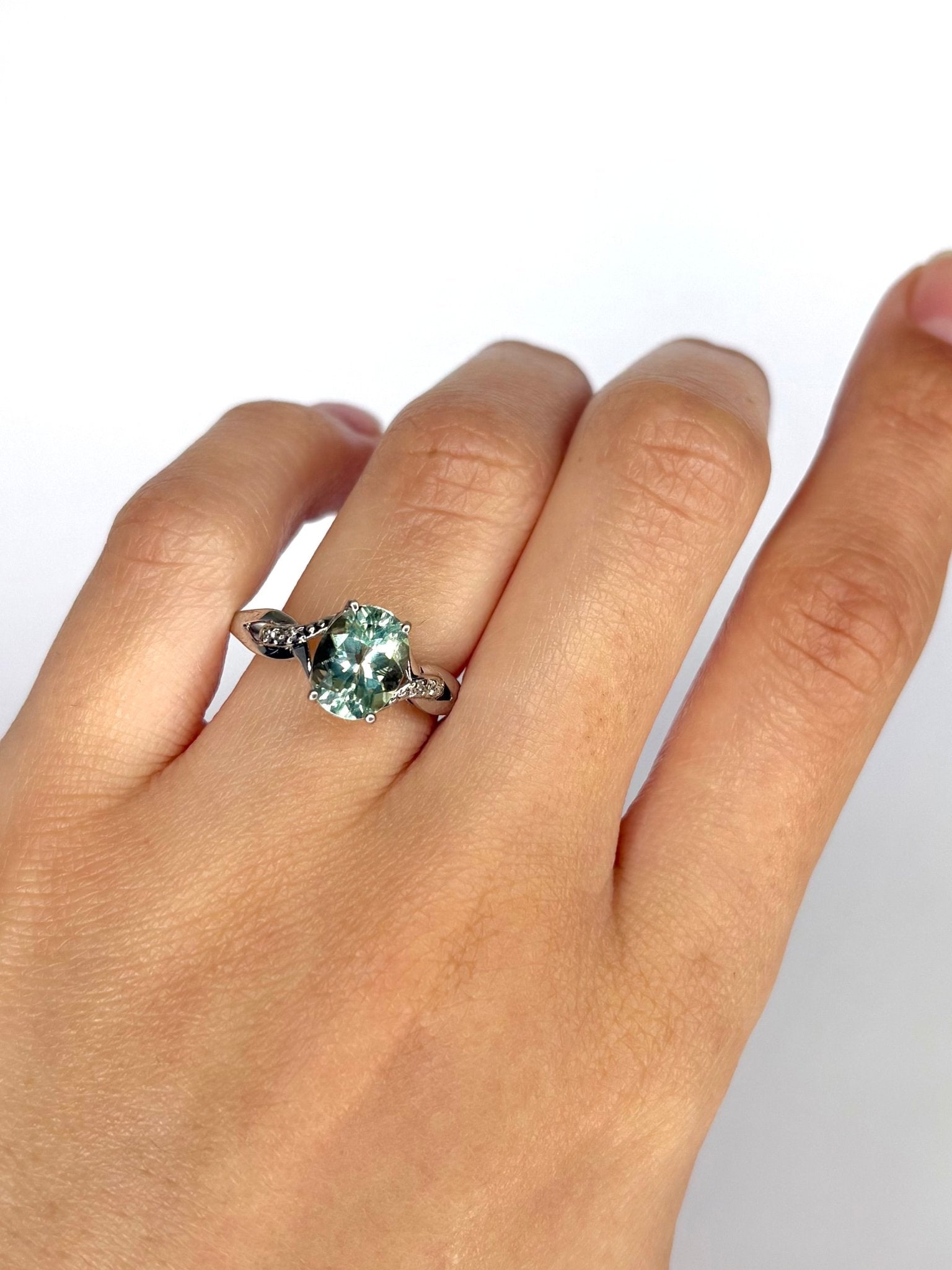 Bague Solitaire Tourmaline Verte 2.30 carats & Diamants "Rita" - Elliade Paris
