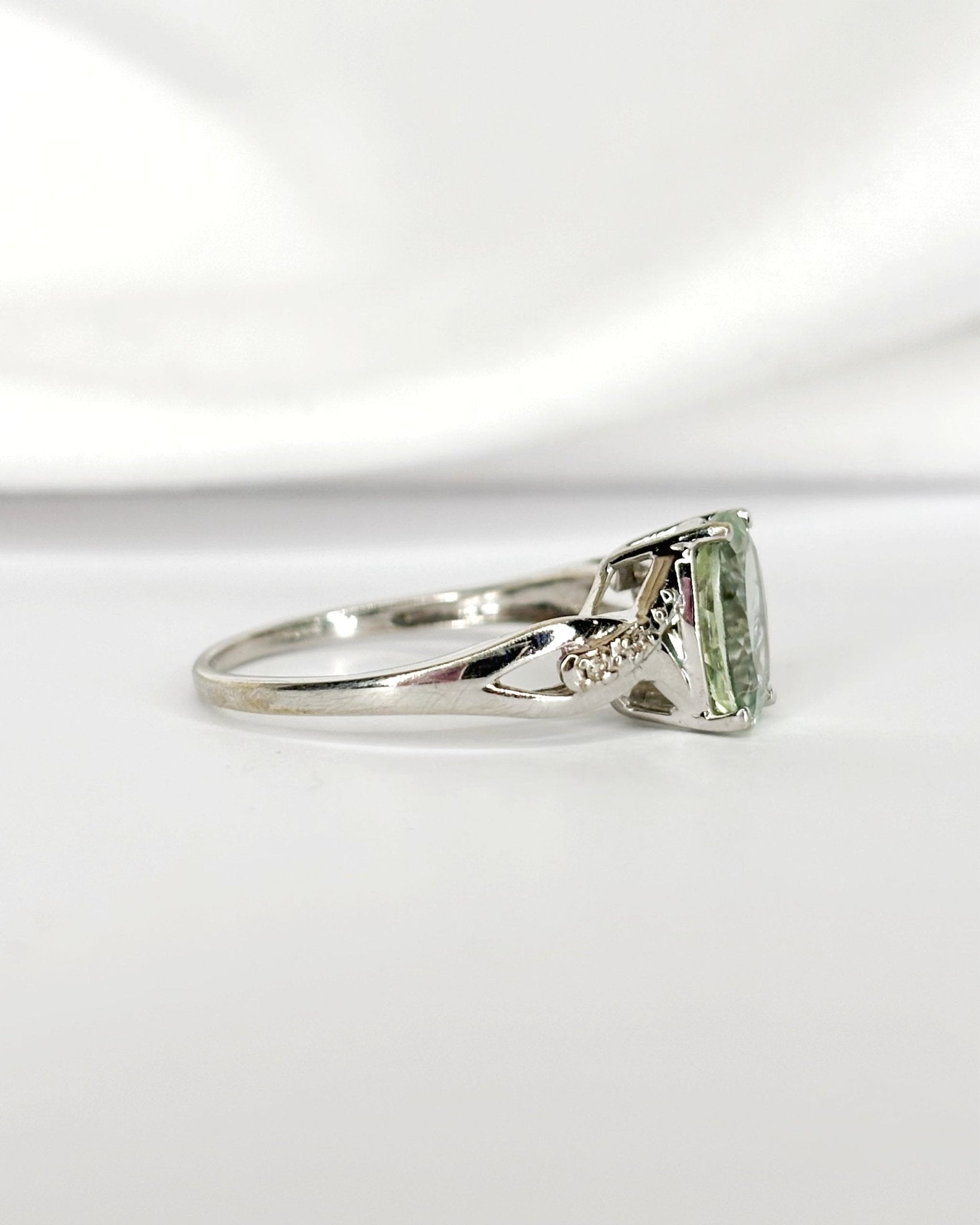 Bague Solitaire Tourmaline Verte 2.30 carats & Diamants "Rita" - Elliade Paris