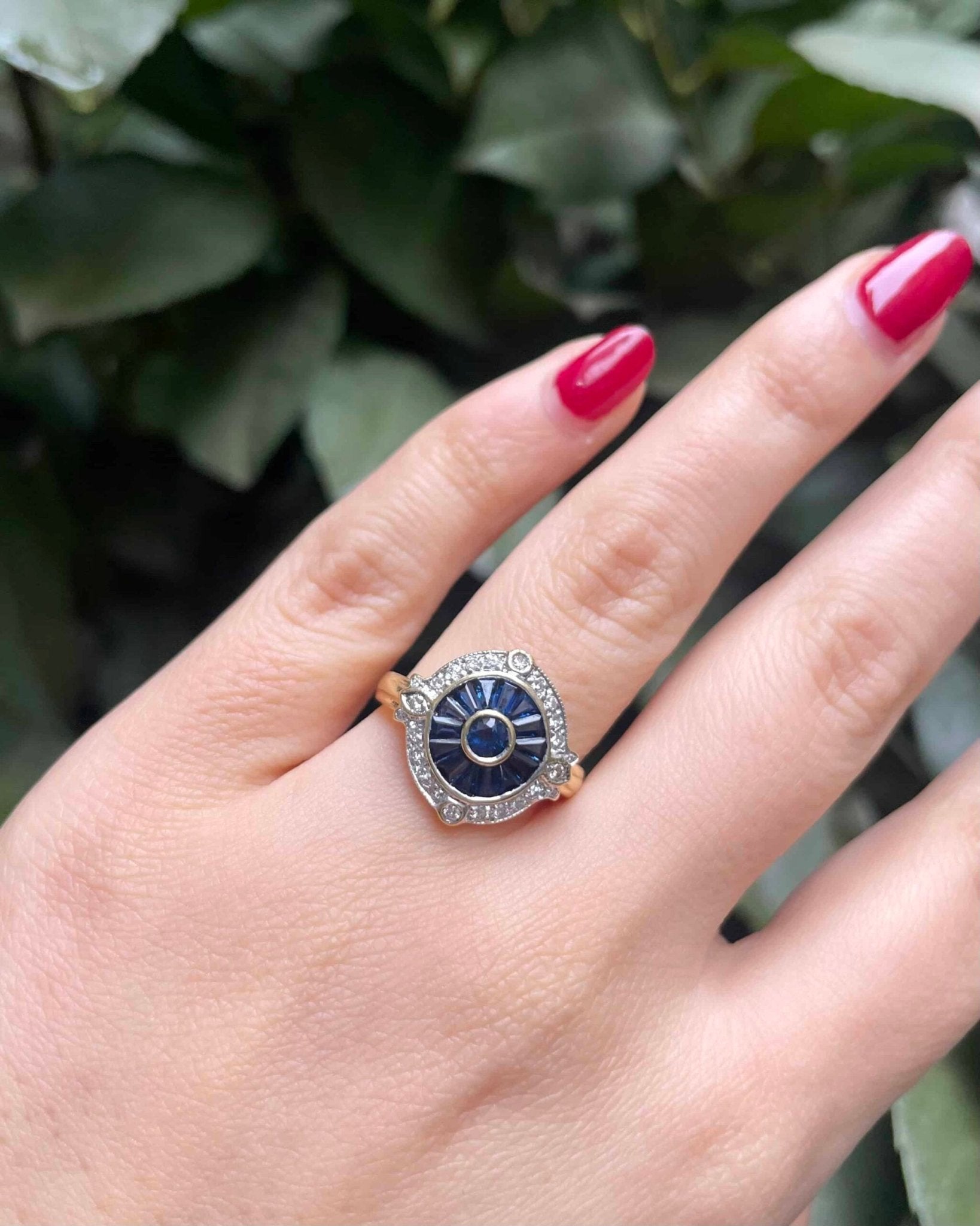 Bague Style Art - Déco 15 Saphirs & 24 Diamants "Cornelia" - Elliade Paris