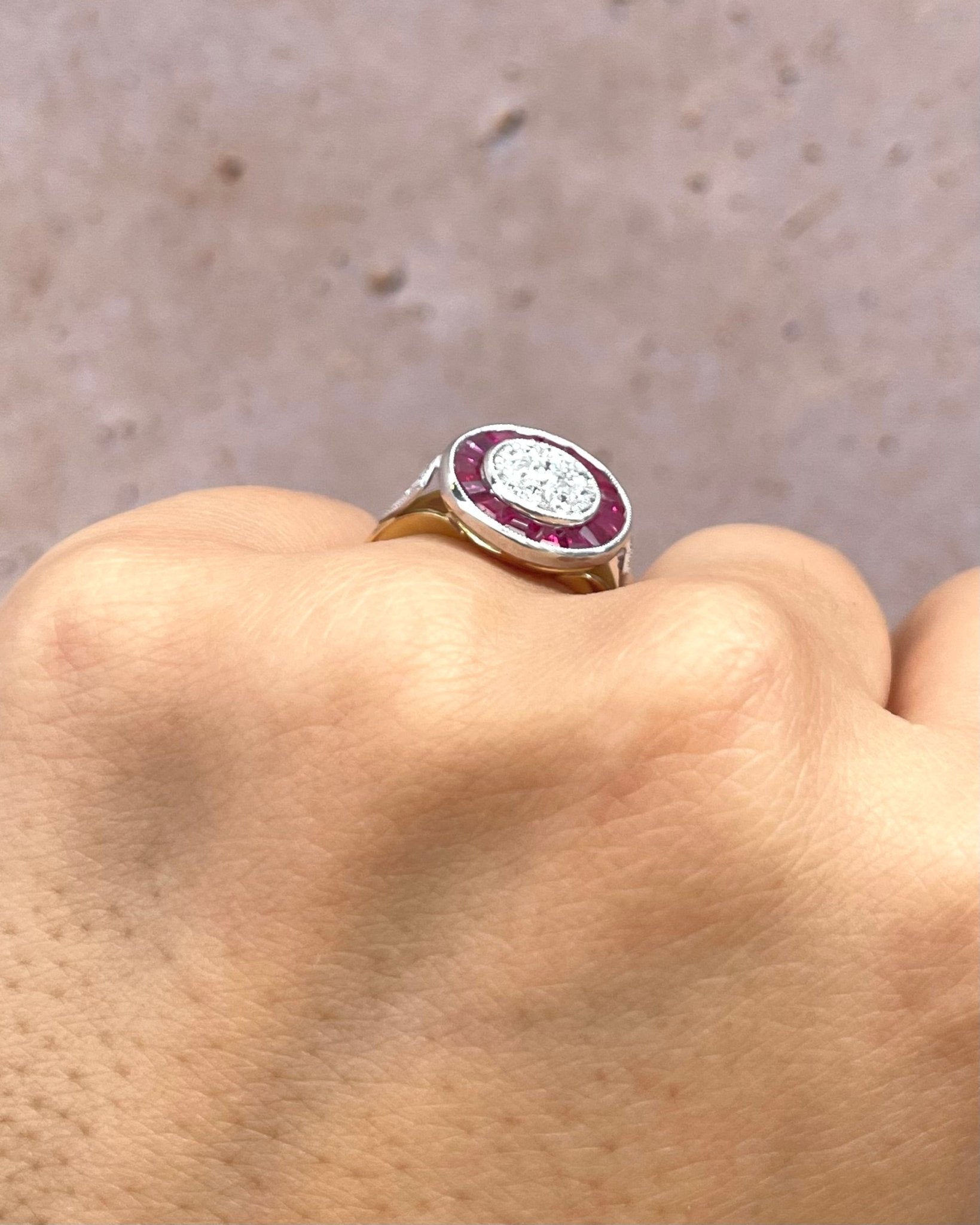 Bague Style Art - Déco 16 Rubis & Diamants 0.40 carat "Livia" - Elliade Paris