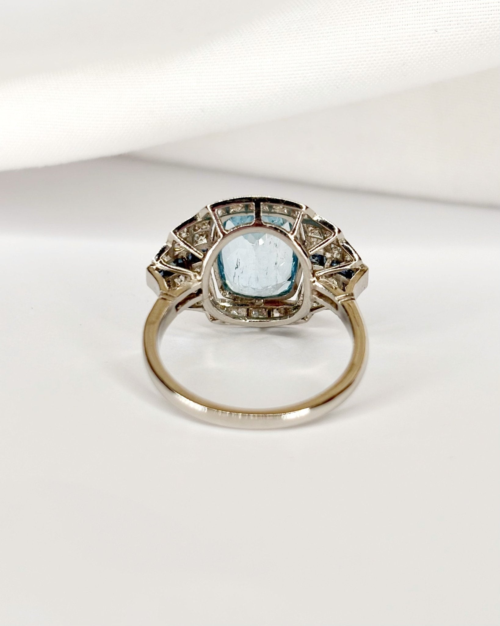 Bague Style Art déco Aigue - marine 3.40 carats, Diamants & Saphirs "Sybelle" - Elliade Paris