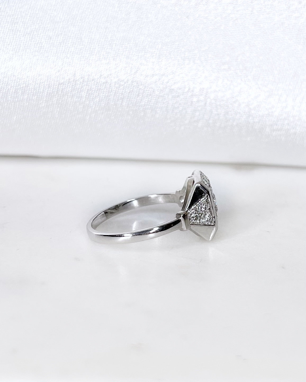 Bague style Art - deco diamants 0.69 carat “Persia” - Elliade Paris