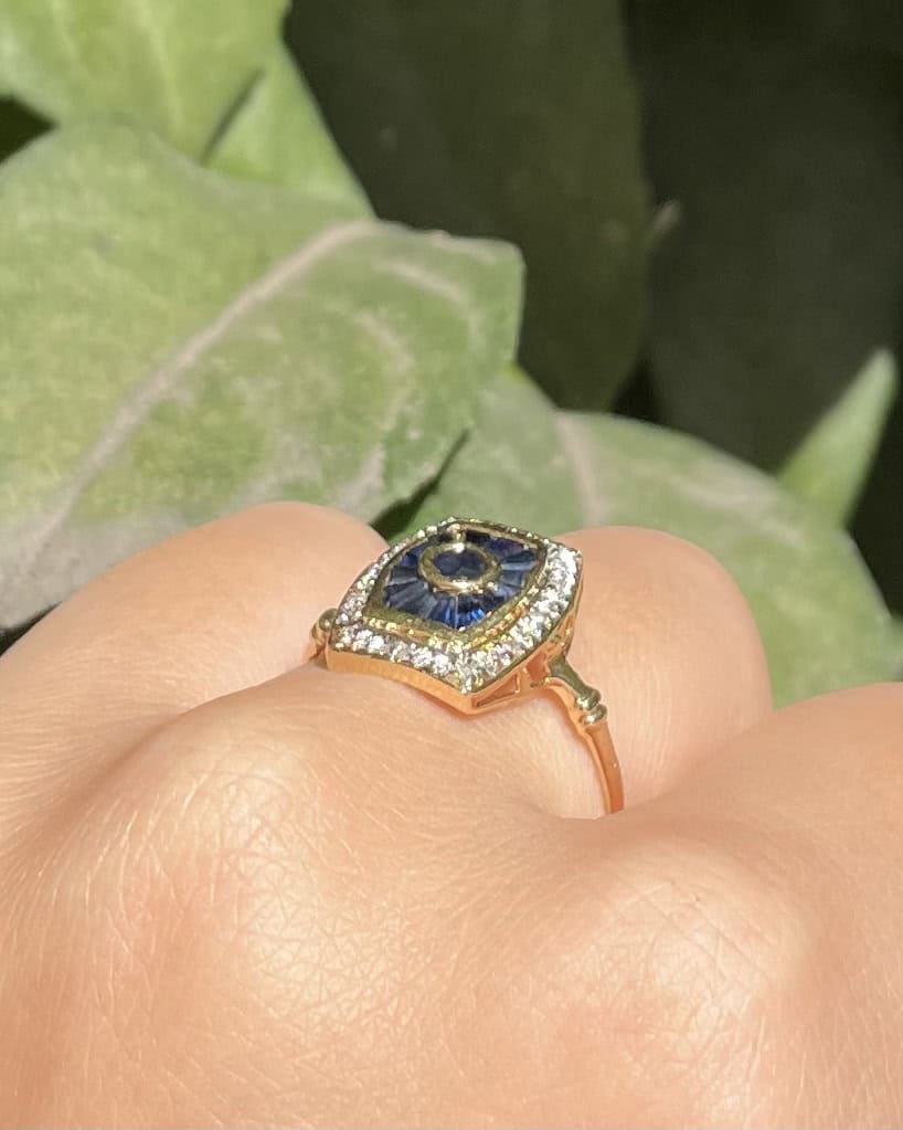 Anillo Art Déco de zafiro y diamantes "Aimy"