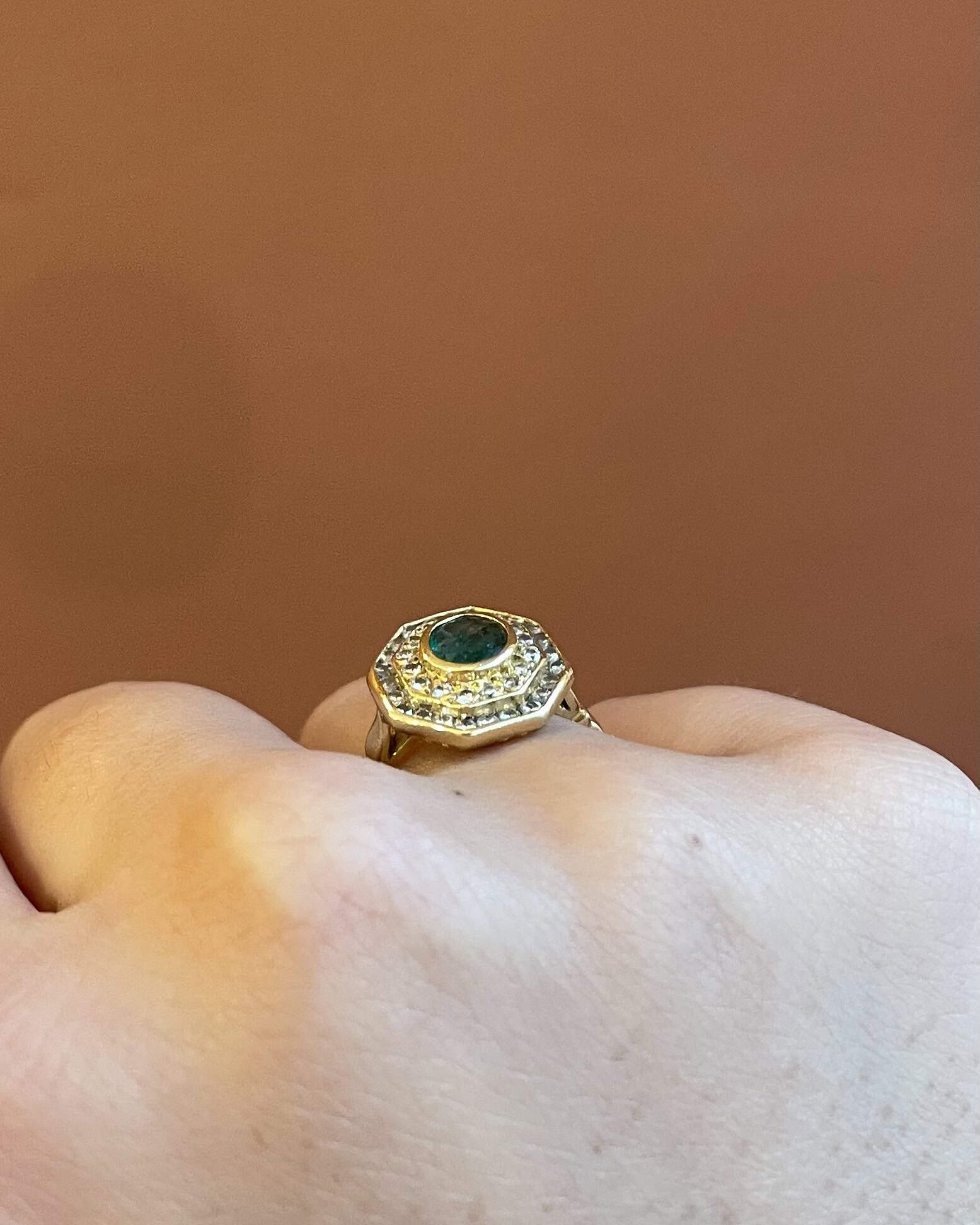 Bague Style Art - Déco Émeraude 0.55 carat & 40 Diamants "Élorine" - Elliade Paris