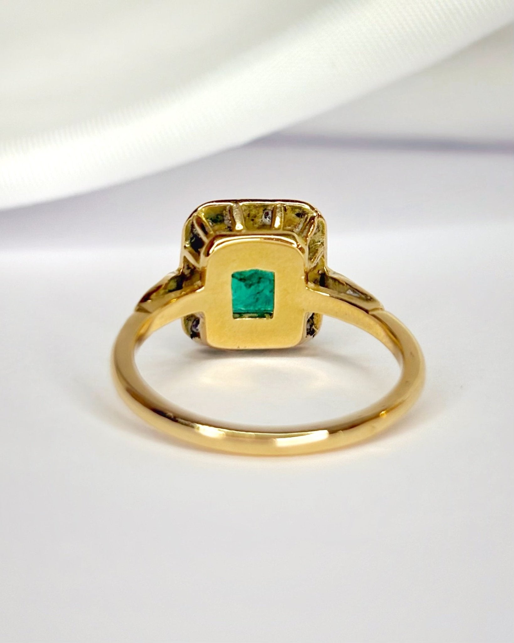 Bague Style Art-Déco Émeraude 1 carat & Diamants 0.24 carat "Charlène" - Elliade Paris