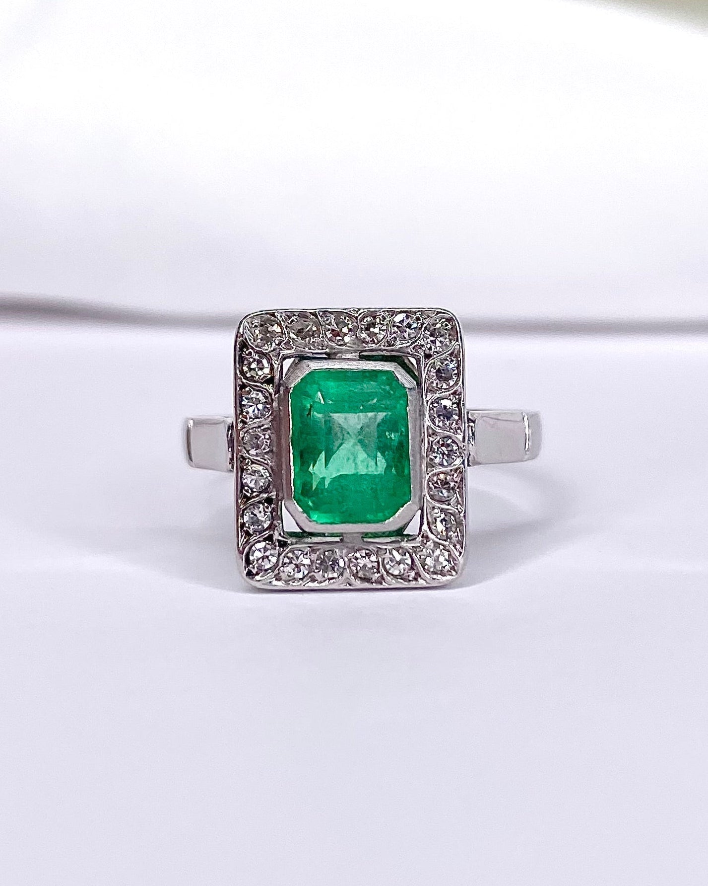 Bague Style Art Déco Émeraude 1.46 carat & Diamants "Audrey" - Elliade Paris