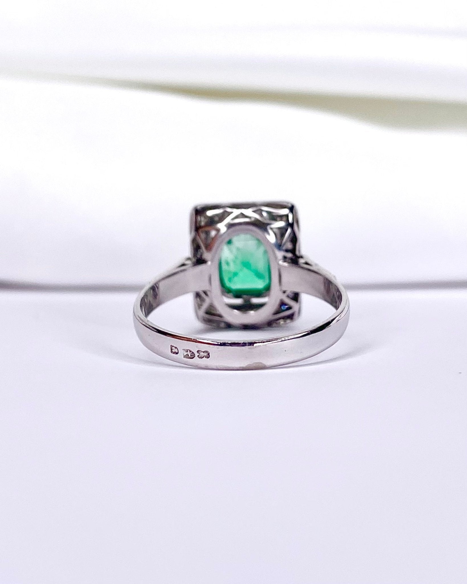 Bague Style Art Déco Émeraude 1.46 carat & Diamants "Audrey" - Elliade Paris