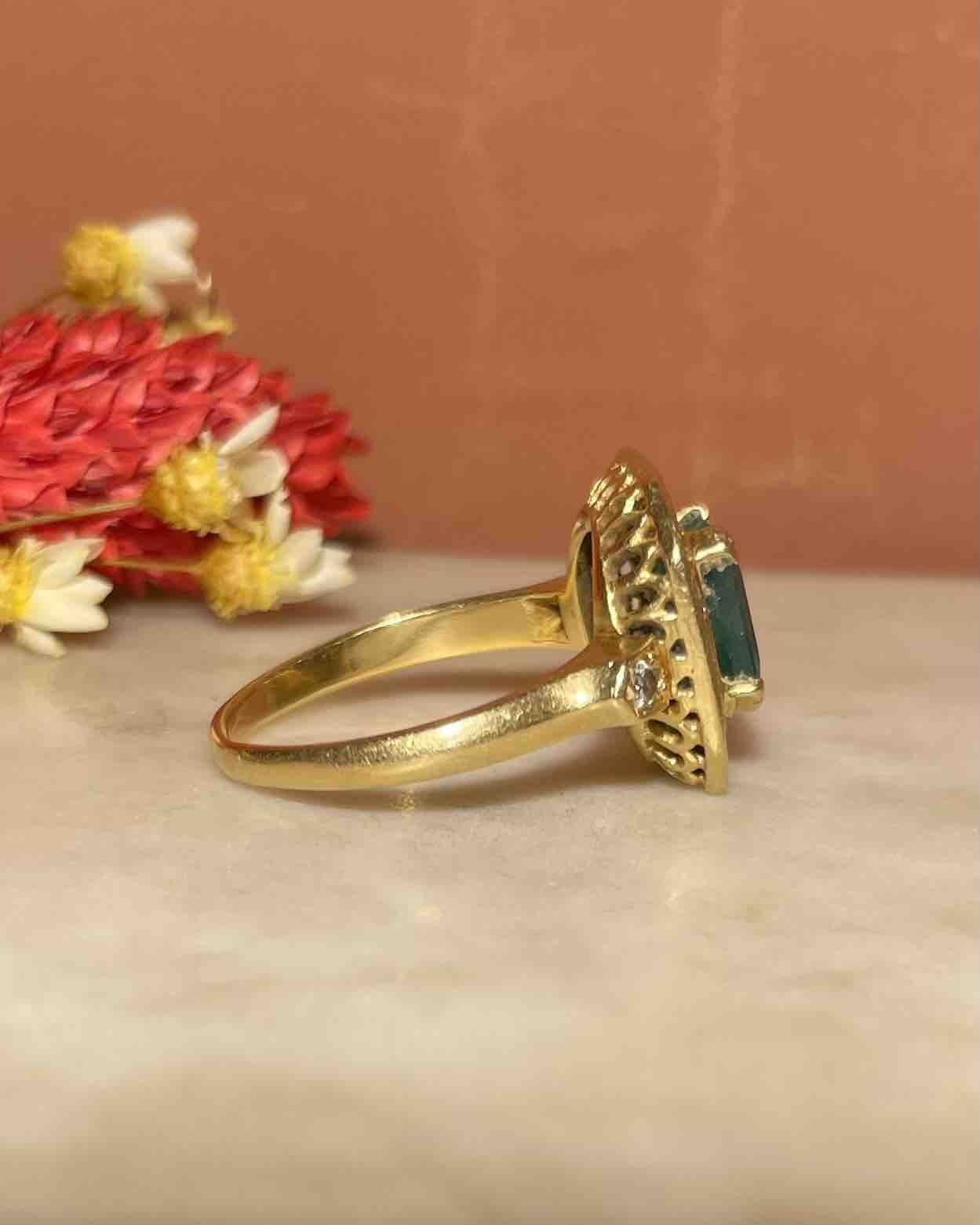 Bague style Art - déco Emeraude 1.60 Carat et Diamants "Kiara" - Elliade Paris
