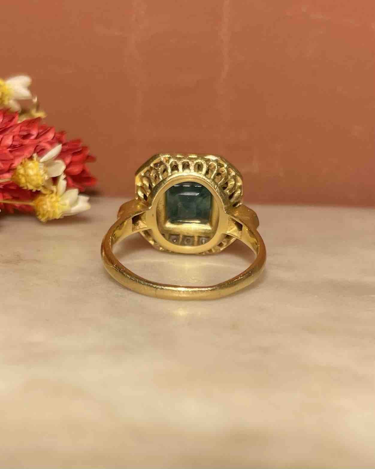 Bague style Art - déco Emeraude 1.60 Carat et Diamants "Kiara" - Elliade Paris