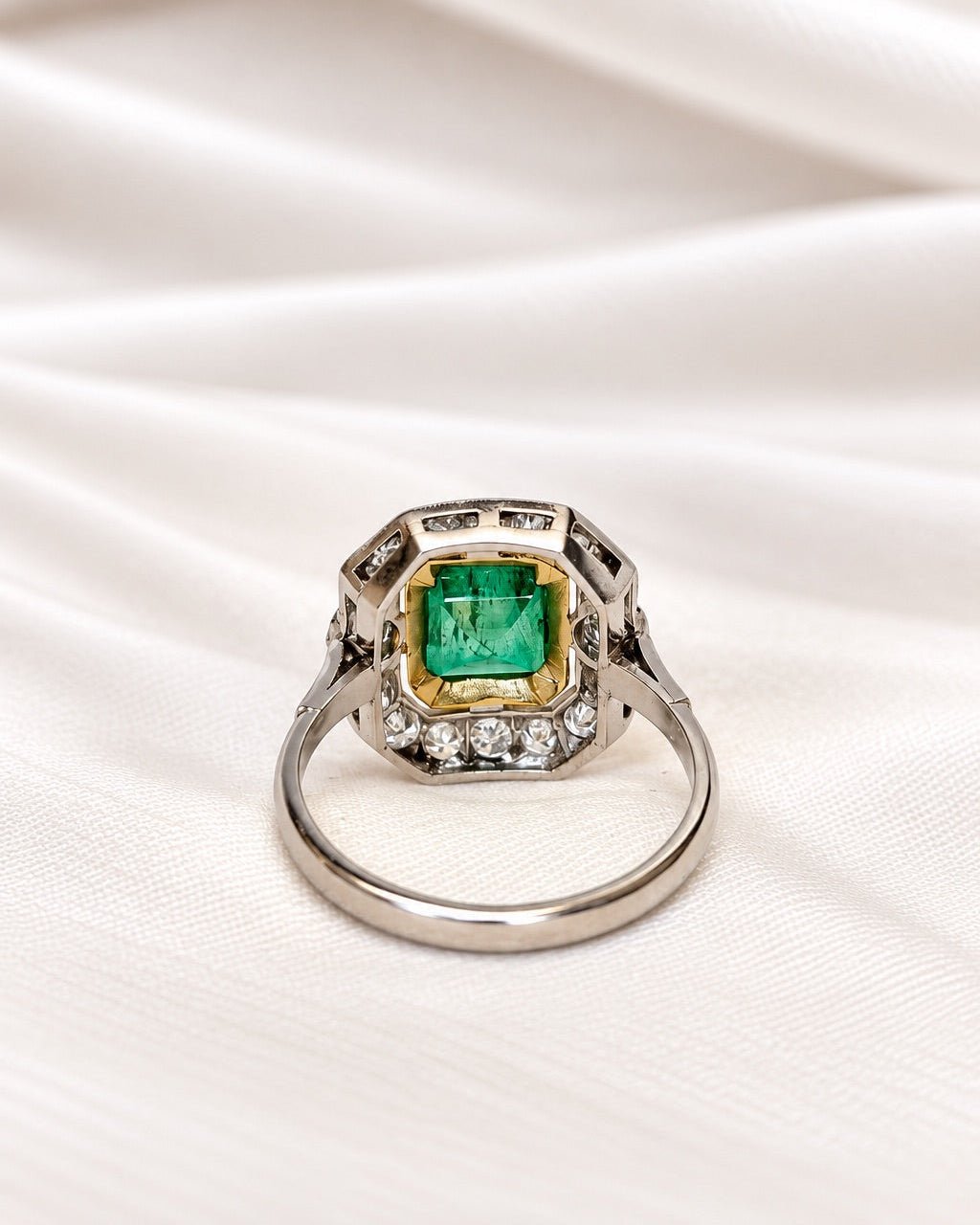 Bague Style Art-Déco Émeraude 1.96 carat & Diamants 0.88 carat "Audrey" - Elliade Paris