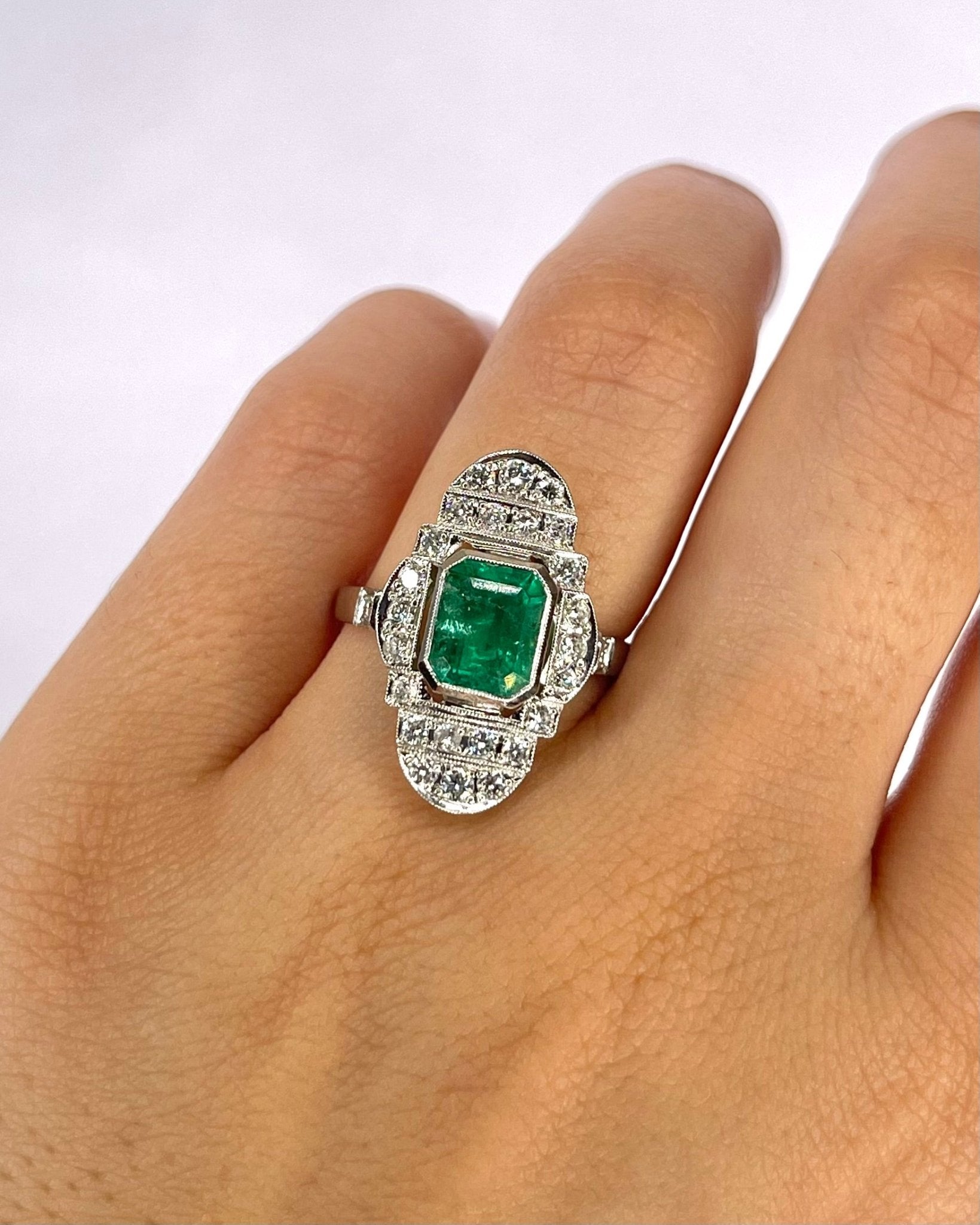 Bague Style Art - Déco Émeraude 2 carats & Diamants 0.60 carat "Mathilde" - Elliade Paris