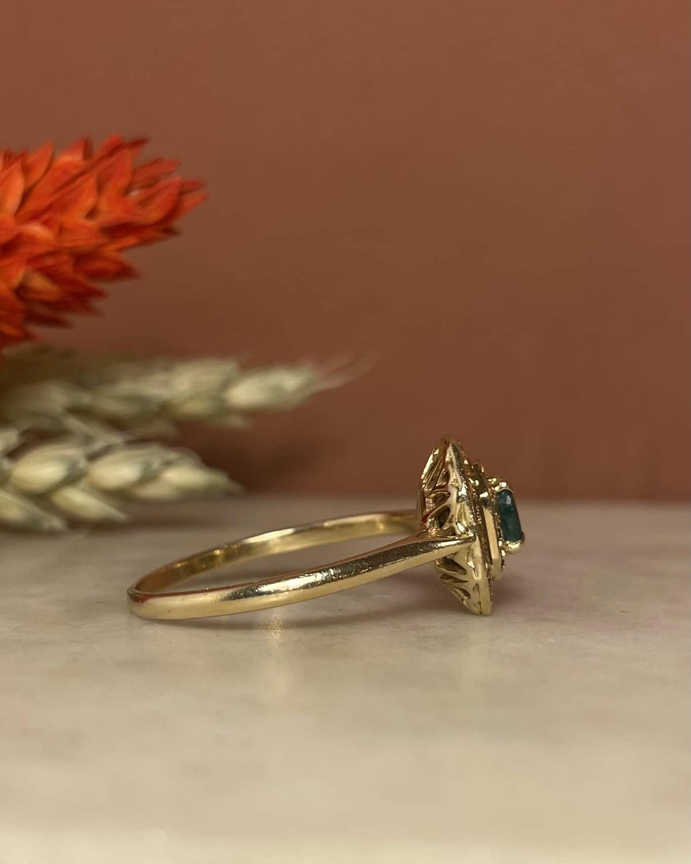 Bague Style Art - Déco Emeraude & 28 Diamants "Everly" - Elliade Paris